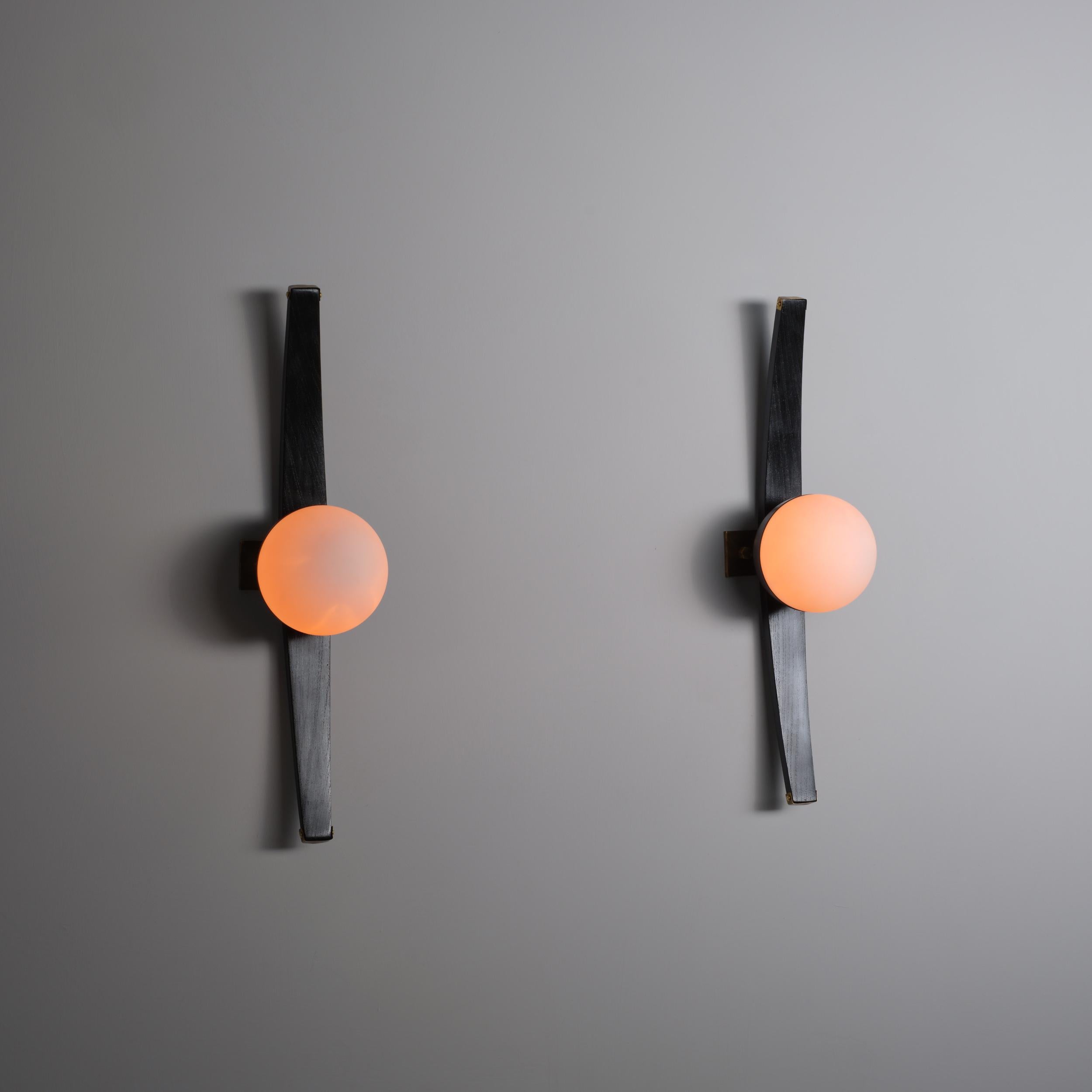 Pair of 1950s Italian Stilnovo Sconces in Brass, Black Lacquered Wood, and steel For Sale 6