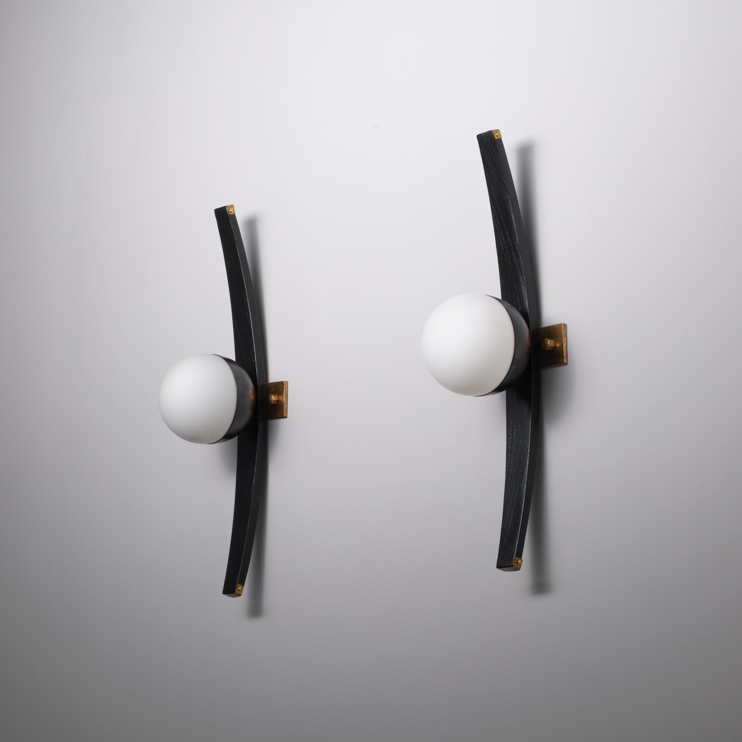 Pair of 1950s Italian Stilnovo Sconces in Brass, Black Lacquered Wood, and steel For Sale 7