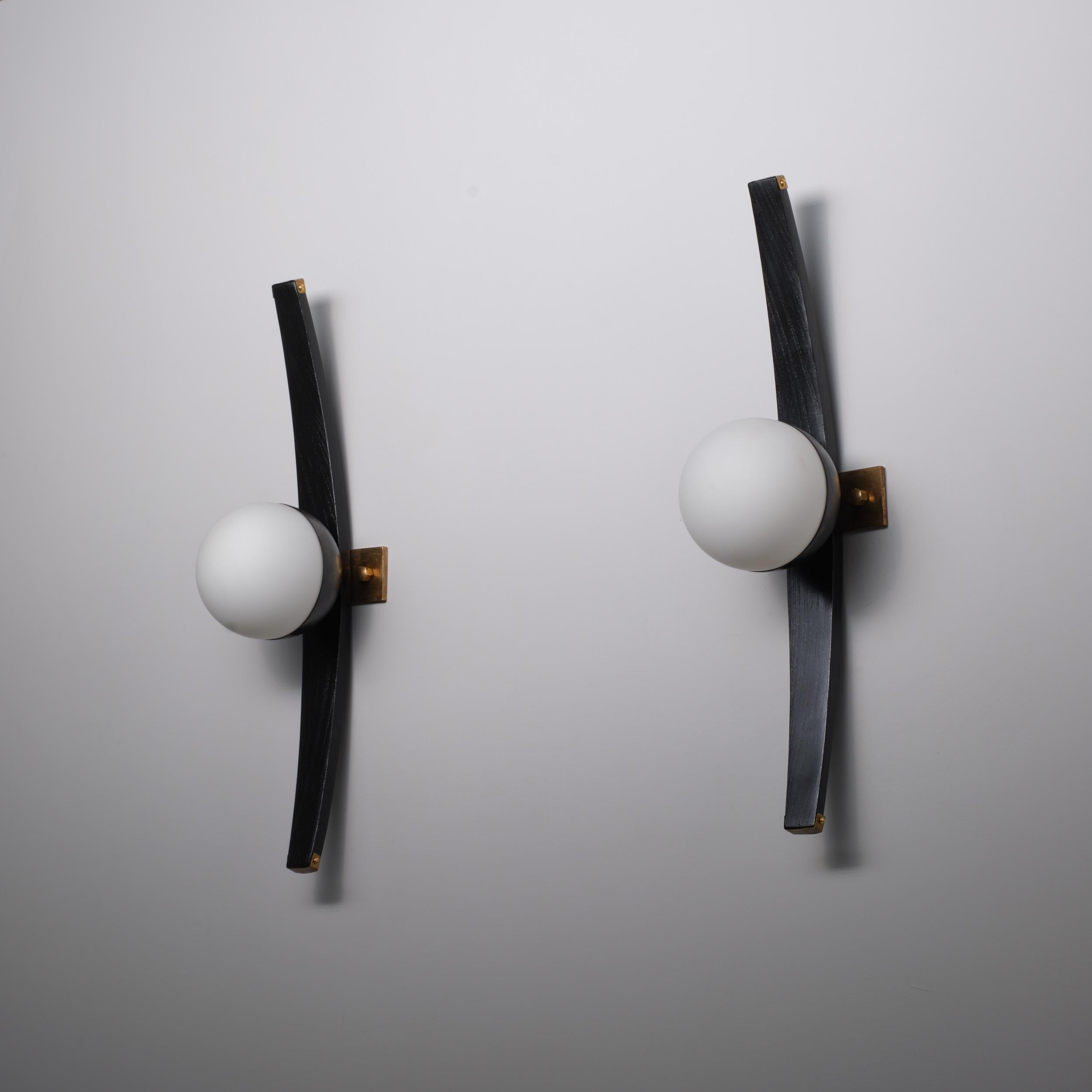 Mid-20th Century Pair of 1950s Italian Stilnovo Sconces in Brass, Black Lacquered Wood, and steel For Sale