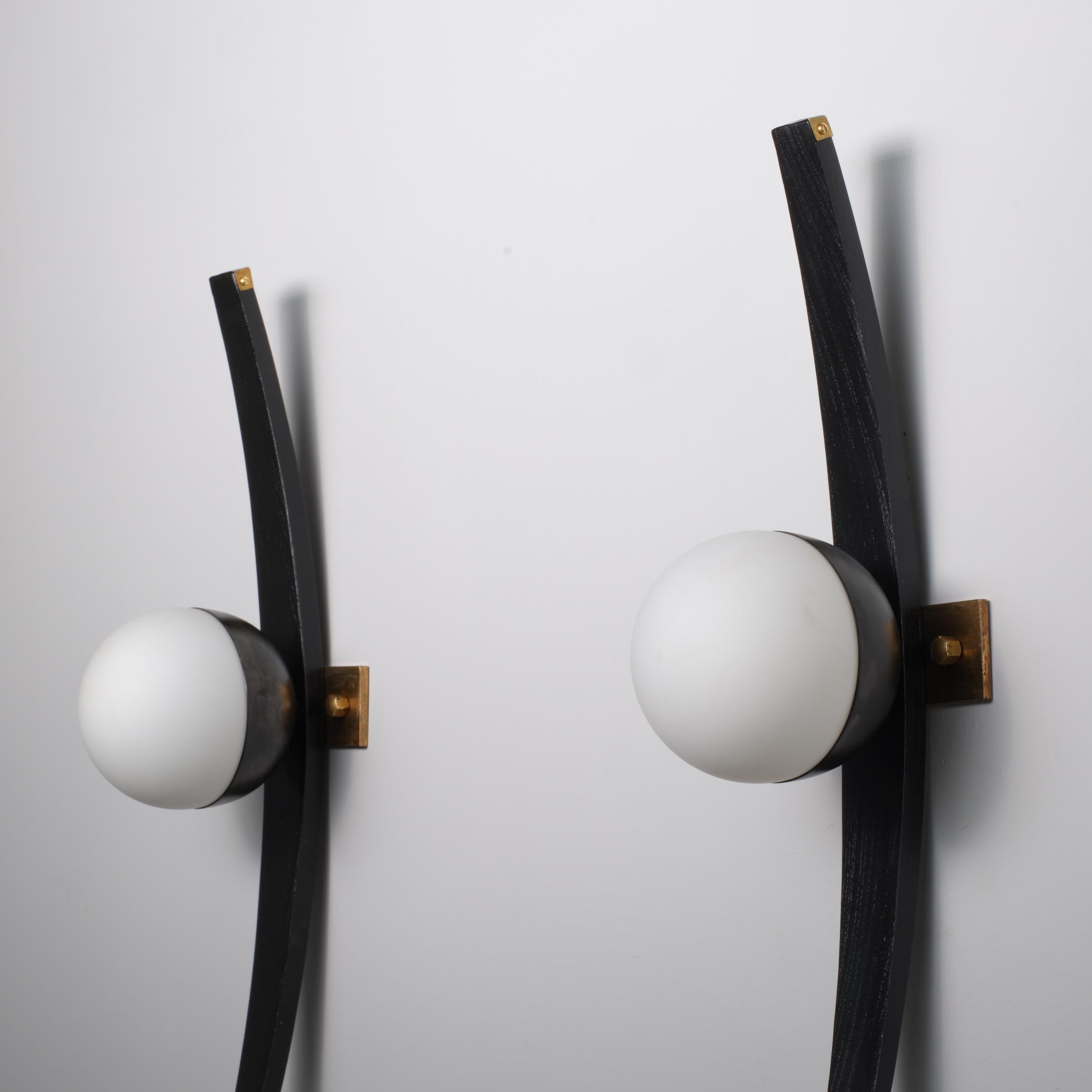 Metal Pair of 1950s Italian Stilnovo Sconces in Brass, Black Lacquered Wood, and steel For Sale