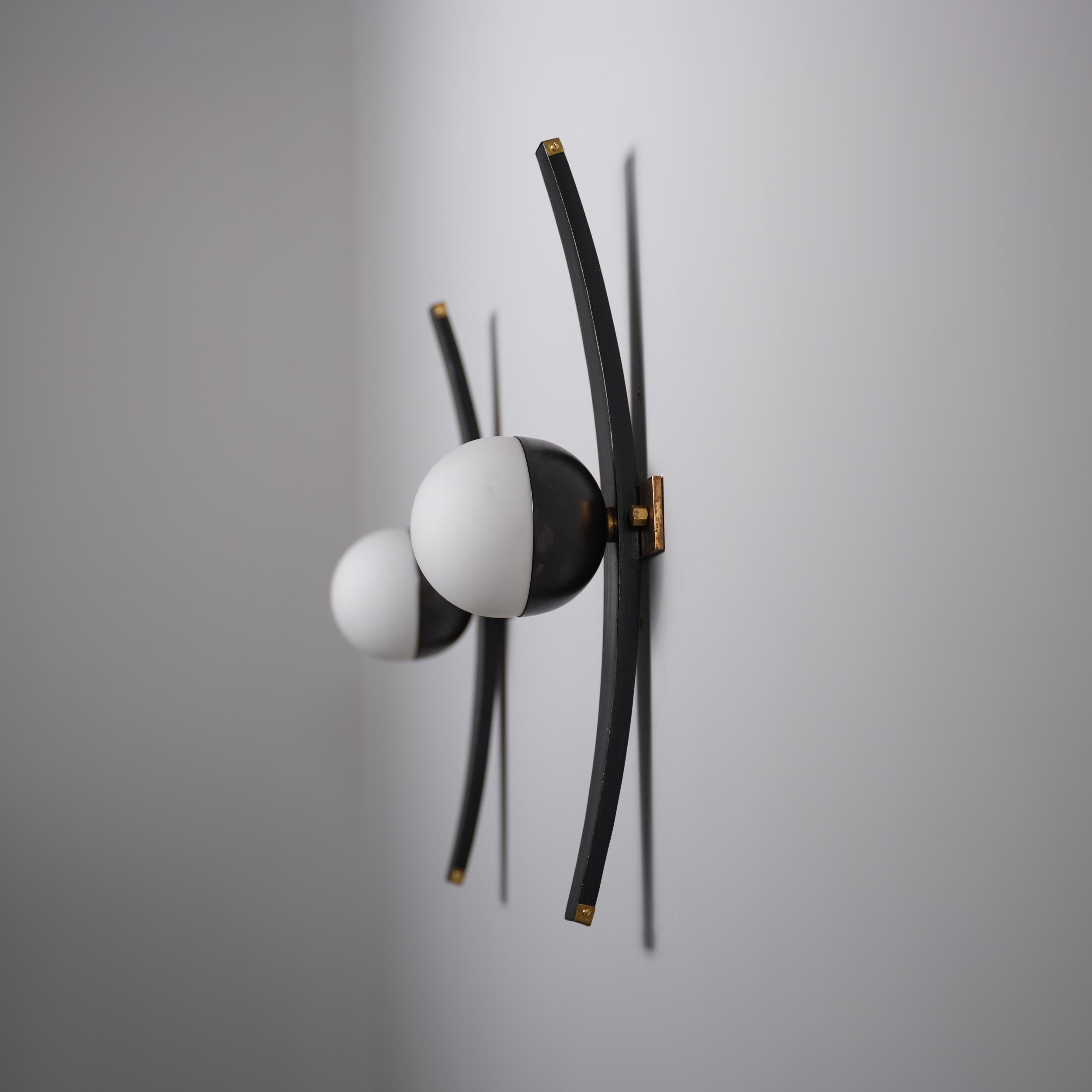 Pair of 1950s Italian Stilnovo Sconces in Brass, Black Lacquered Wood, and steel For Sale 3