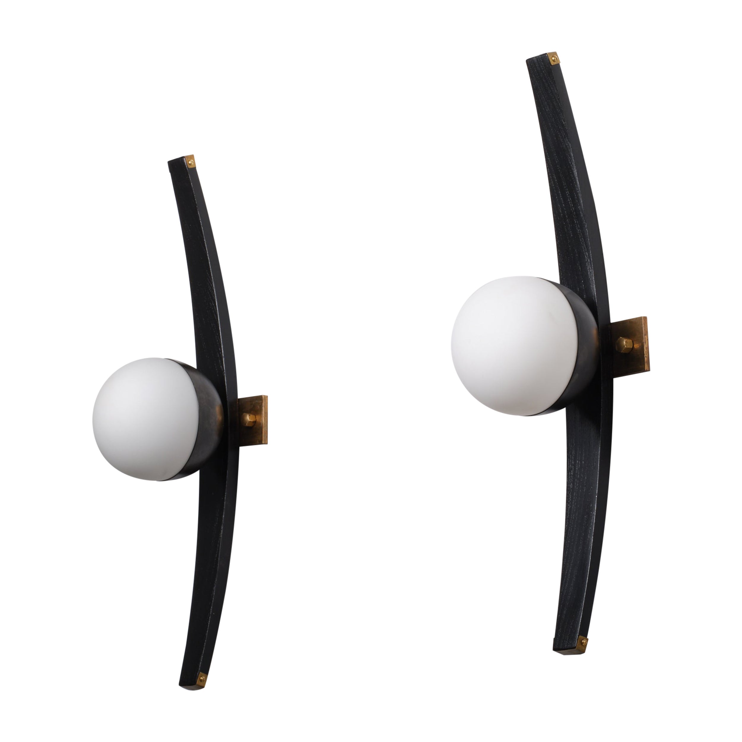 Pair of 1950s Italian Stilnovo Sconces in Brass, Black Lacquered Wood, and steel For Sale