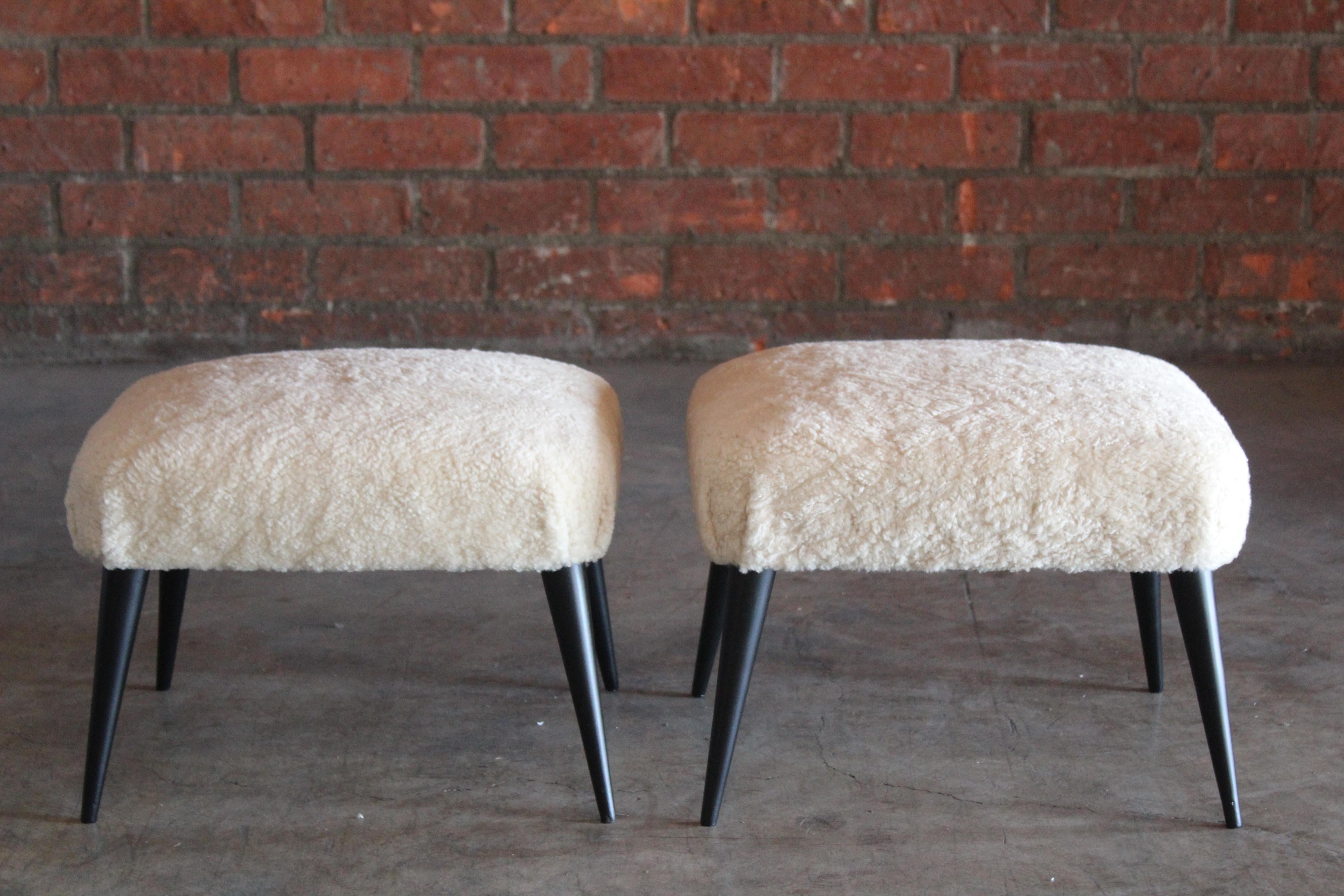 Pair of 1950s Italian Stools in Sheepskin In Excellent Condition In Los Angeles, CA