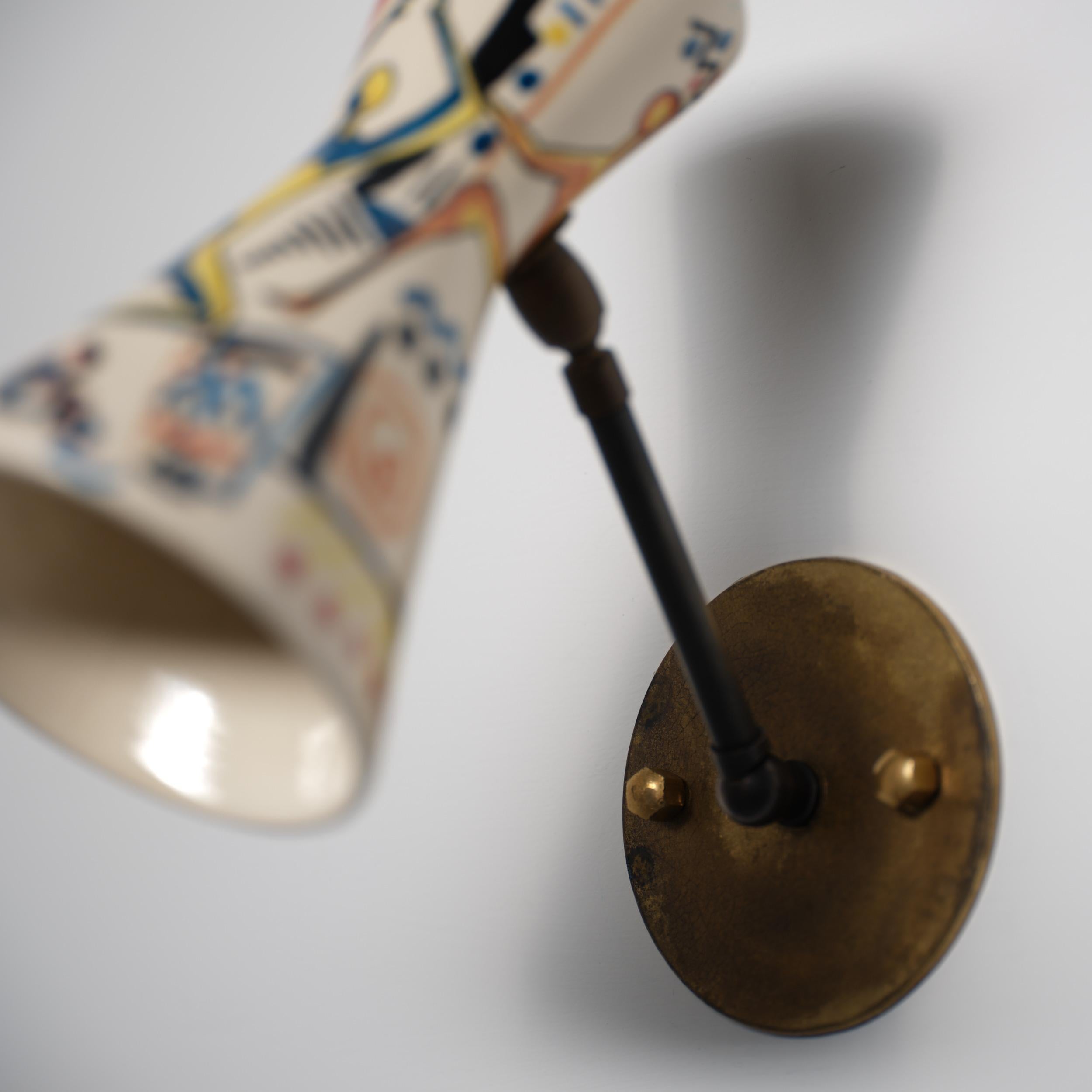 Pareja de apliques italianos de los años 50 con pantallas de cerámica pintada, Amatanti en venta 4