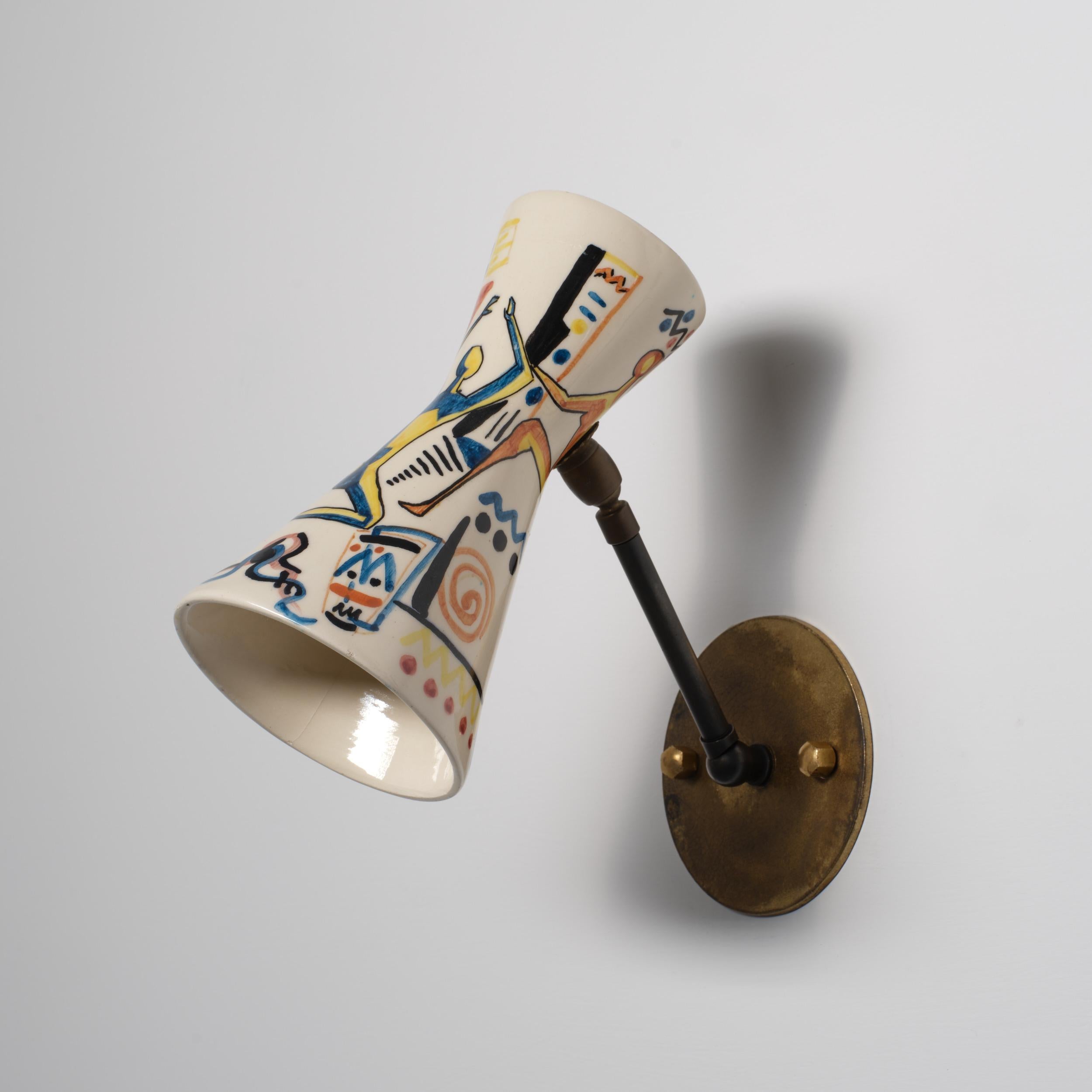 Pareja de apliques italianos de los años 50 con pantallas de cerámica pintada, Amatanti en venta 2