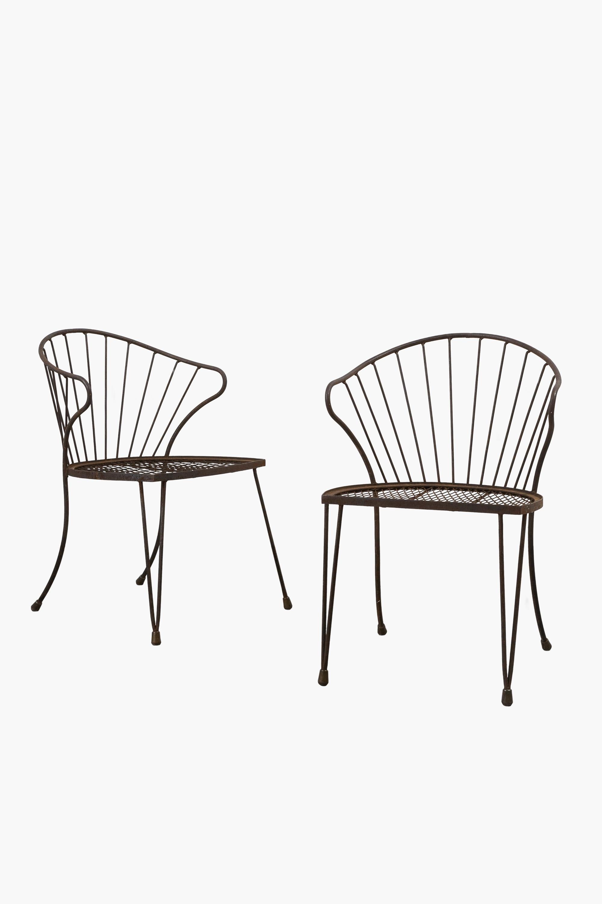 Paire de chaises d'appoint italiennes en fer forgé des années 1950

Paire de chaises d'appoint italiennes en fer forgé des années 1950, à la manière de Case e Giardino.

Les sièges sont encastrés pour permettre l'installation d'un siège rembourré.