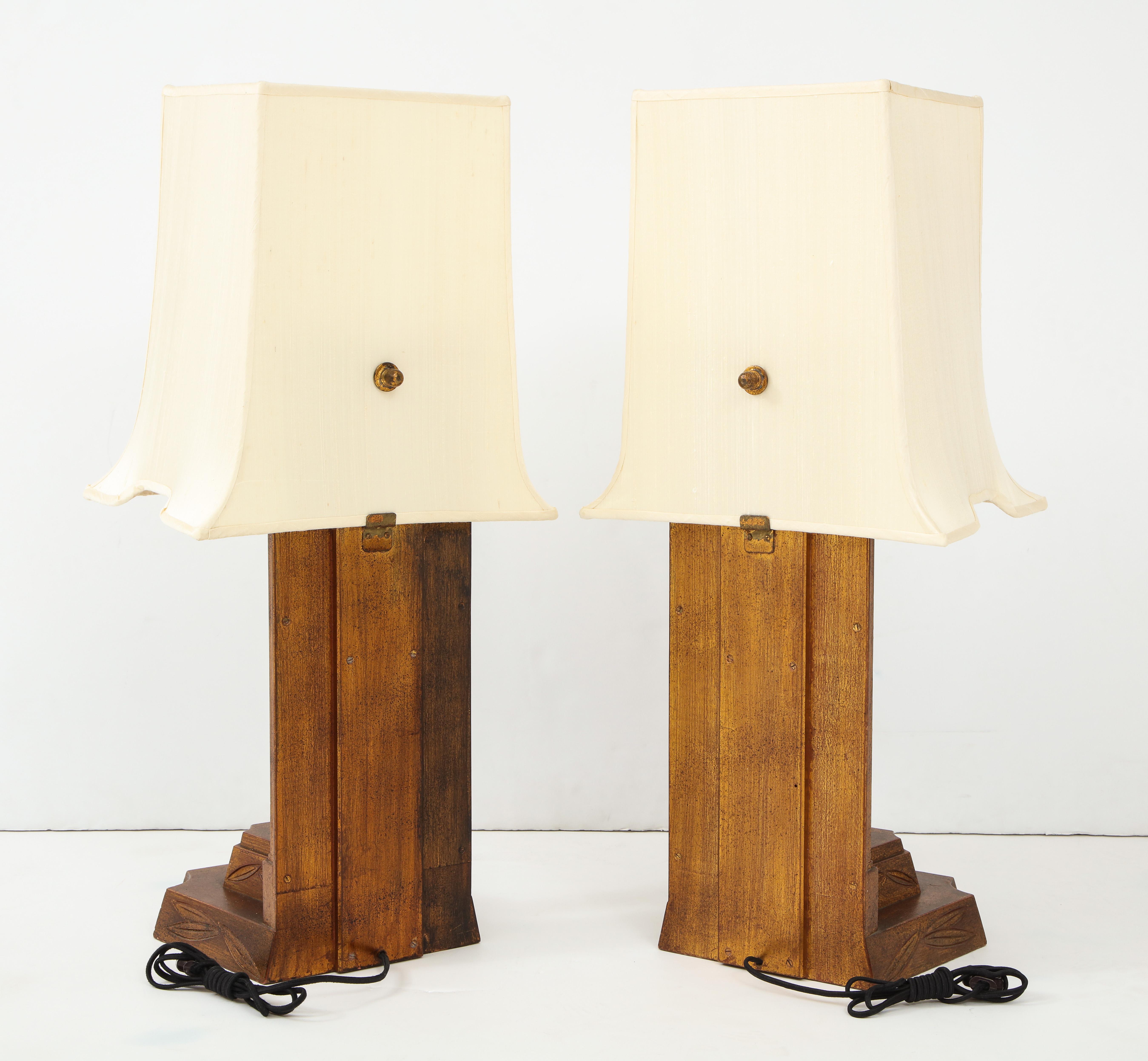 Américain Paire de lampes James Mont des années 1950 en vente