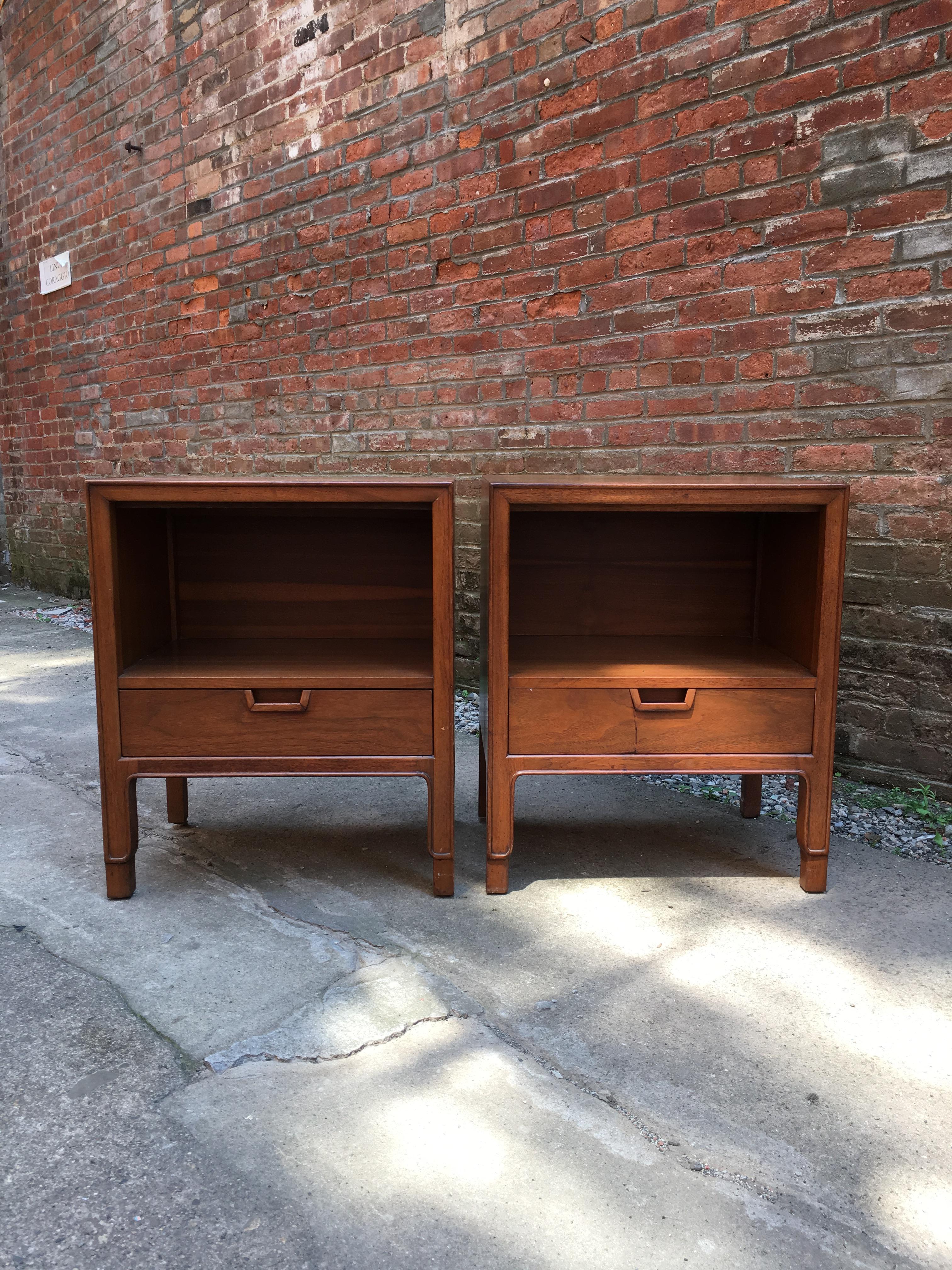 Beautiful solid and veneer walnut construction, circa 1955-1960. Banded veneer edge on top. Recessed handles. Oak secondary wood. Signed with burn in Janus stamp and John Stuart enamel button. Nice original condition.

 