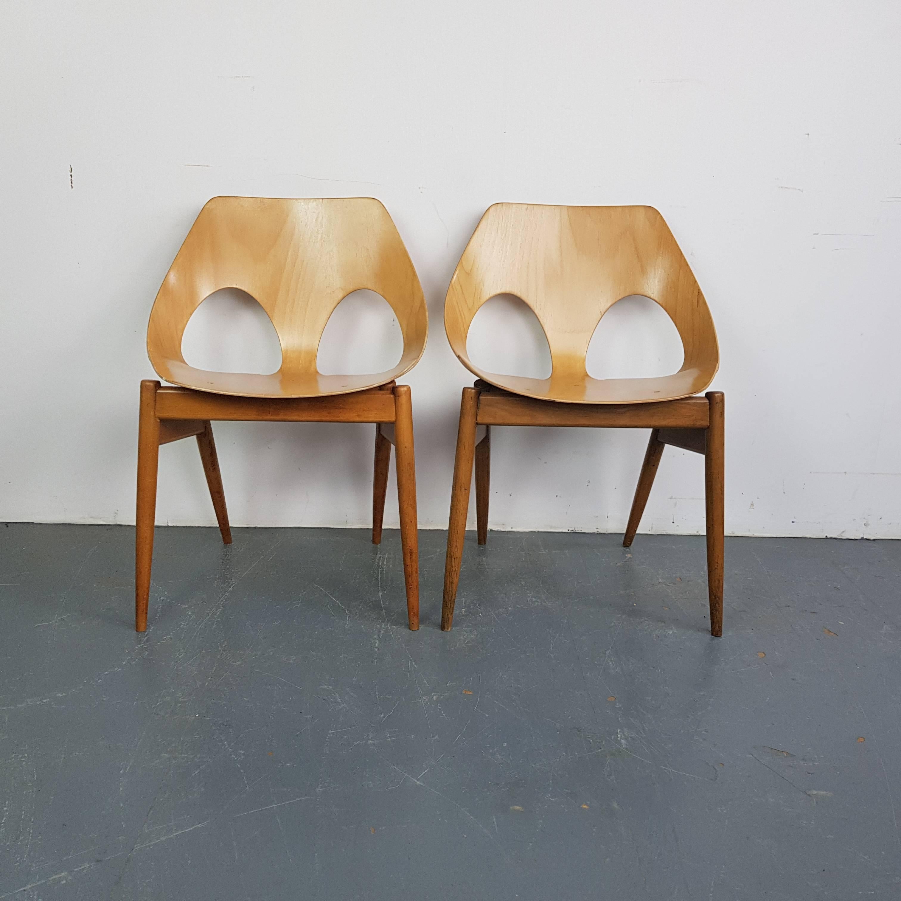 A pair of 1950s Jason chairs designed by Carl Jacobs for Kandya.

The Jason chair was designed by the Danish designer Carl Jacobs but was manufactured by Kandya, a British firm. This lightweight, stackable, chair has gently tapering splayed wooden