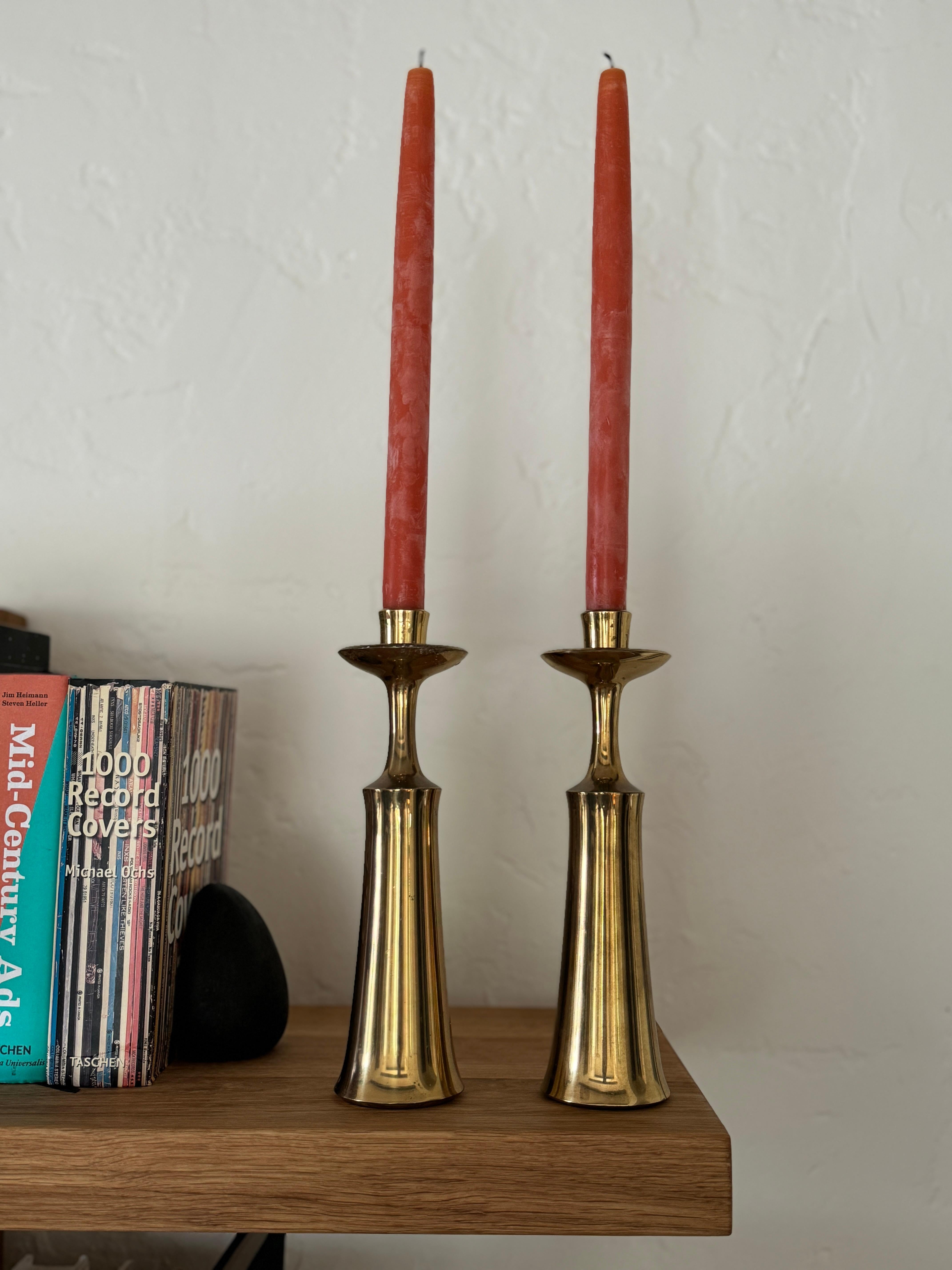 Danese Coppia di candelieri in ottone di Jens Quistgaard del 1950 per Dansk in vendita