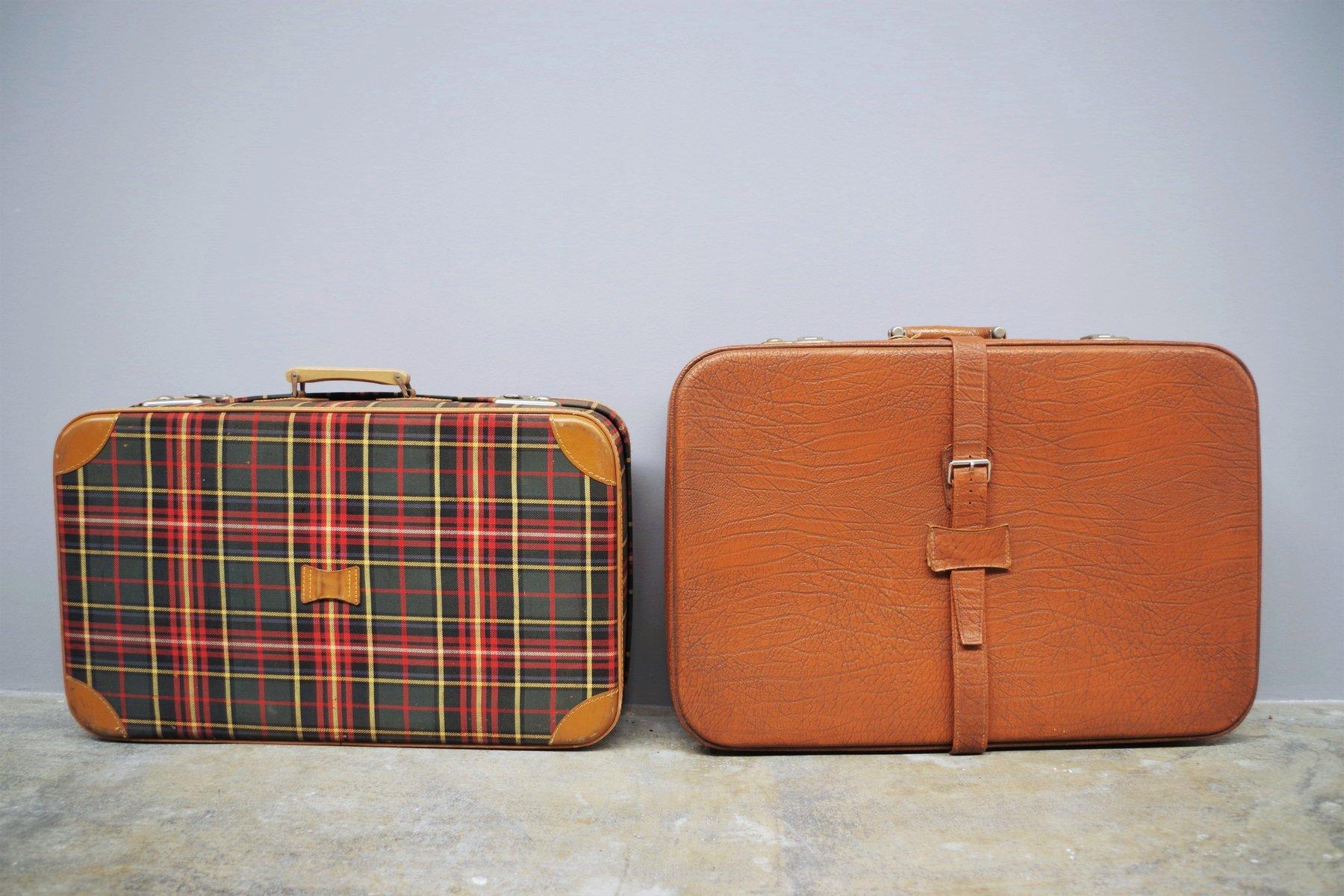 Pair of 1950s Leather and Fabric Suitcases – Timeless Vintage Travel Elegance in vendita 7