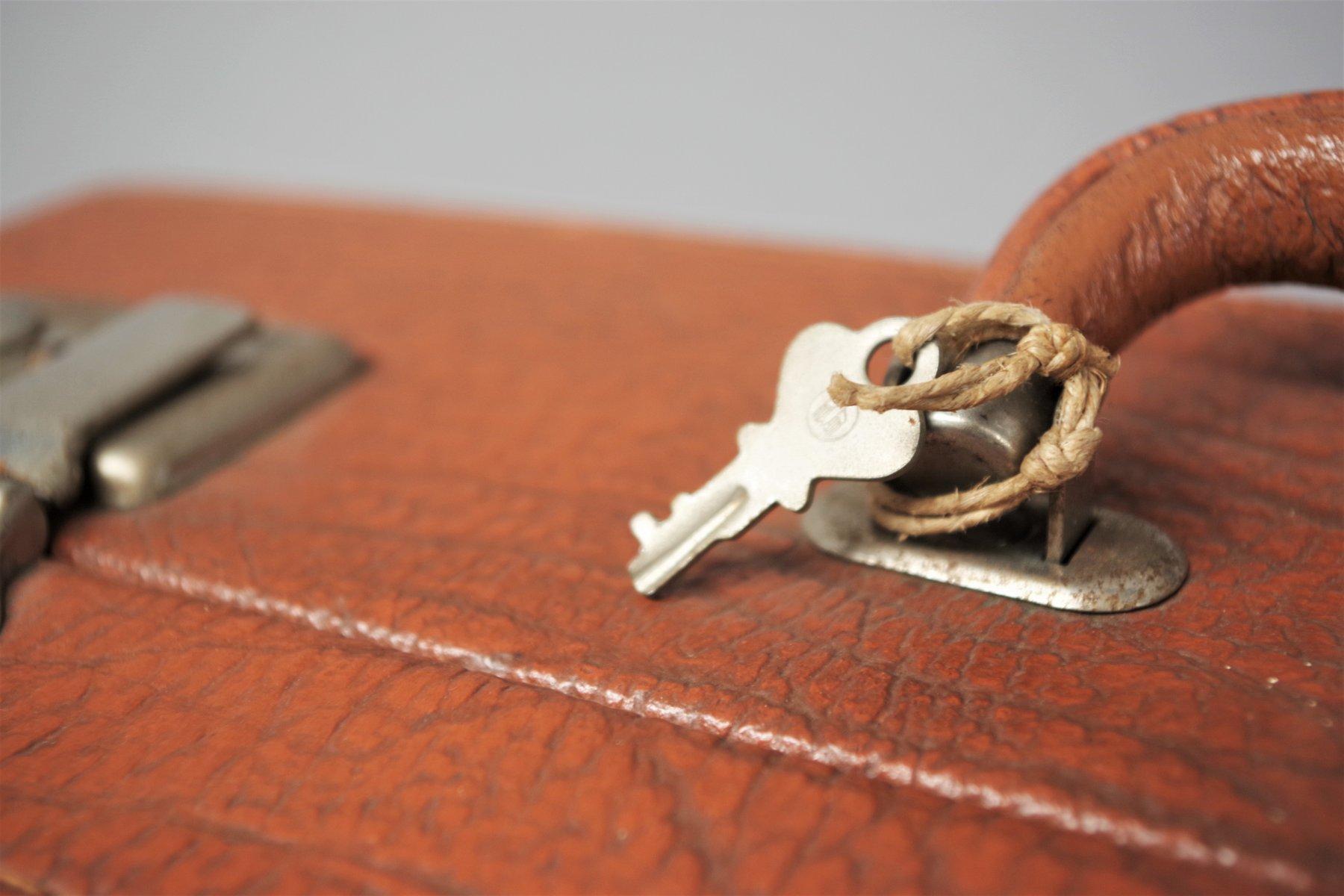 Pair of 1950s Leather and Fabric Suitcases – Timeless Vintage Travel Elegance in vendita 3