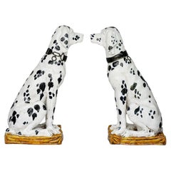 Coppia di sculture in ceramica di cani dalmata a grandezza naturale degli anni '50 provenienti da Firenze, Italia