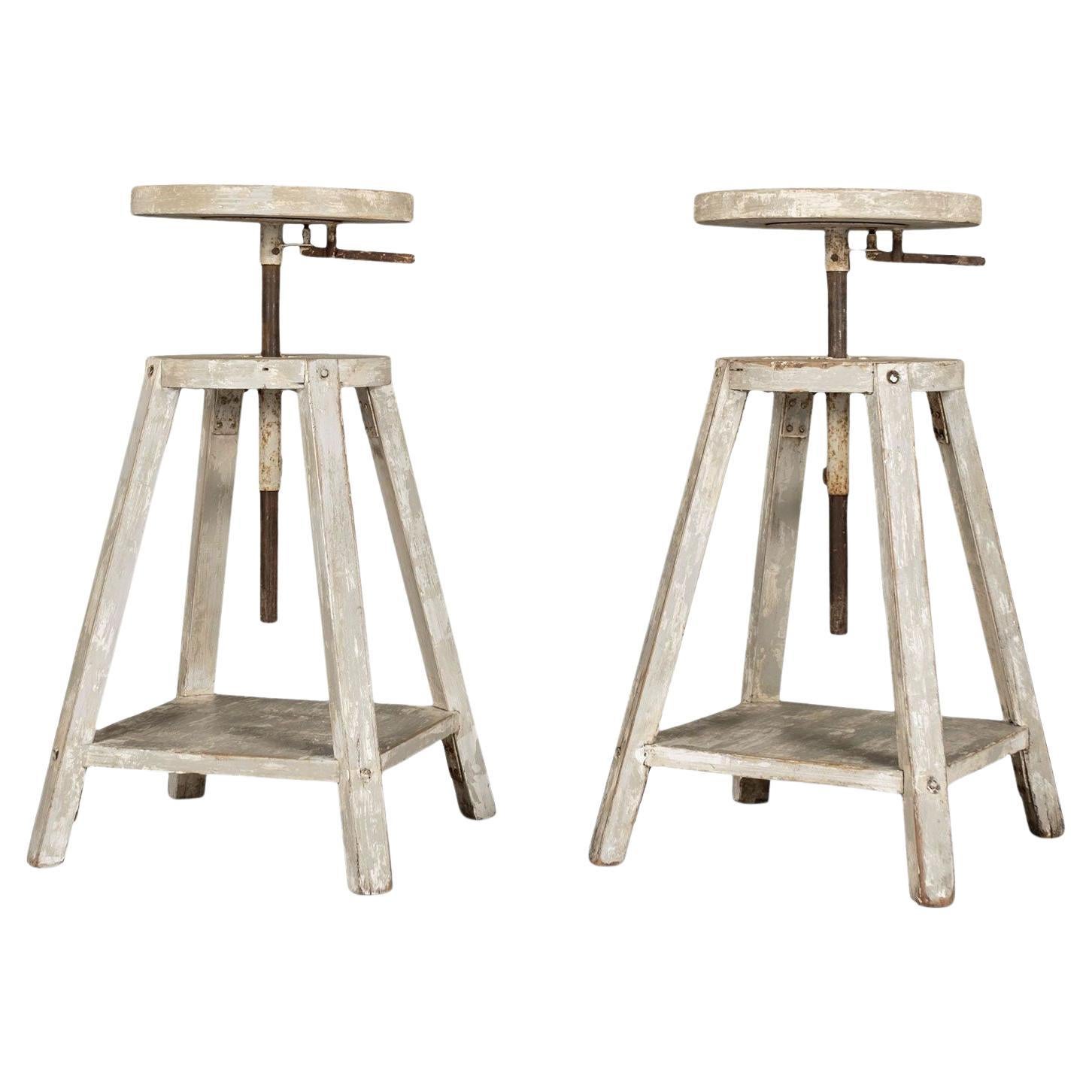 Pair of 1950s Light-Gray Painted French Sculptors Stands en vente