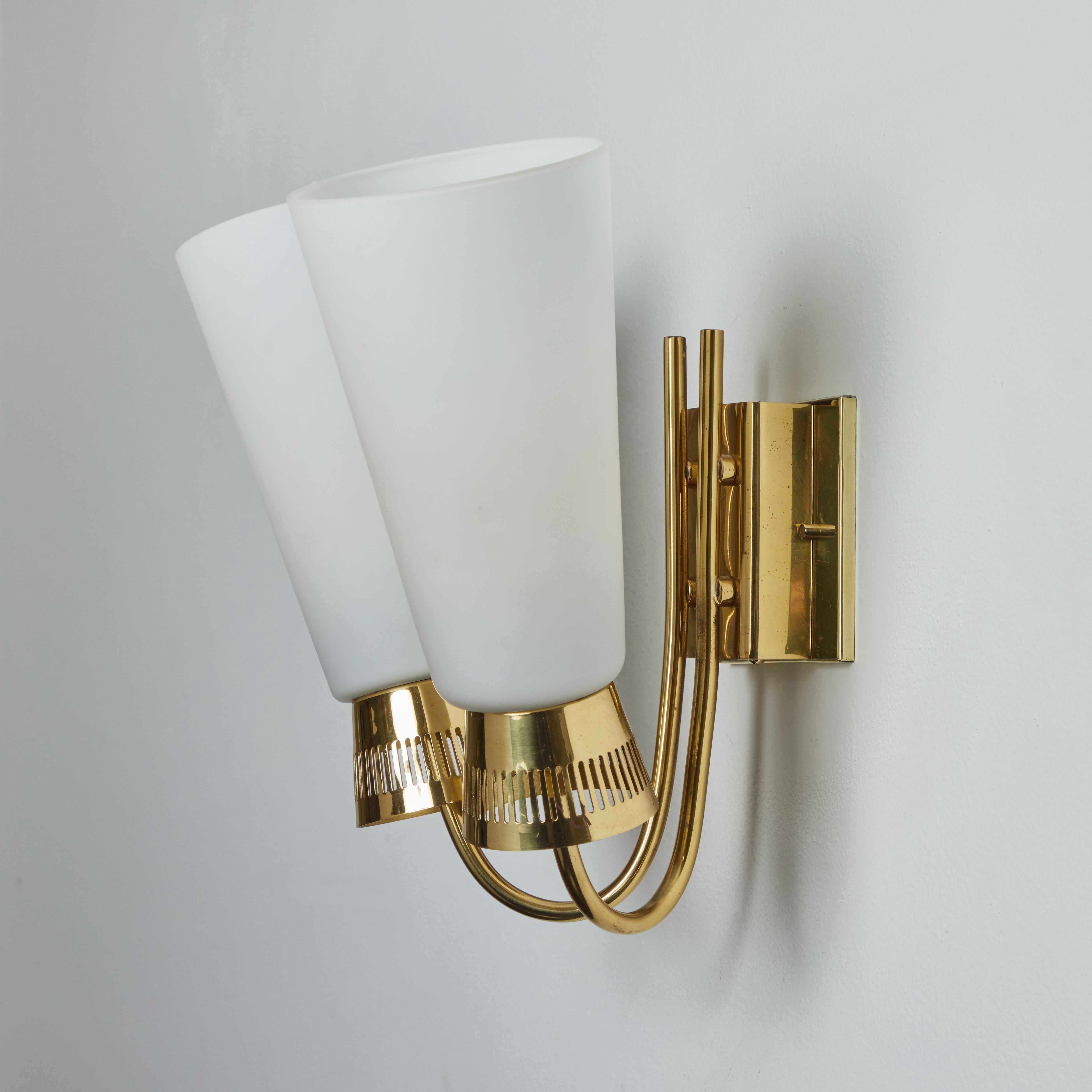 Pair of 1950s Mauri Almari Model #EY60 Brass & Glass Double Sconces for Itsu For Sale 4