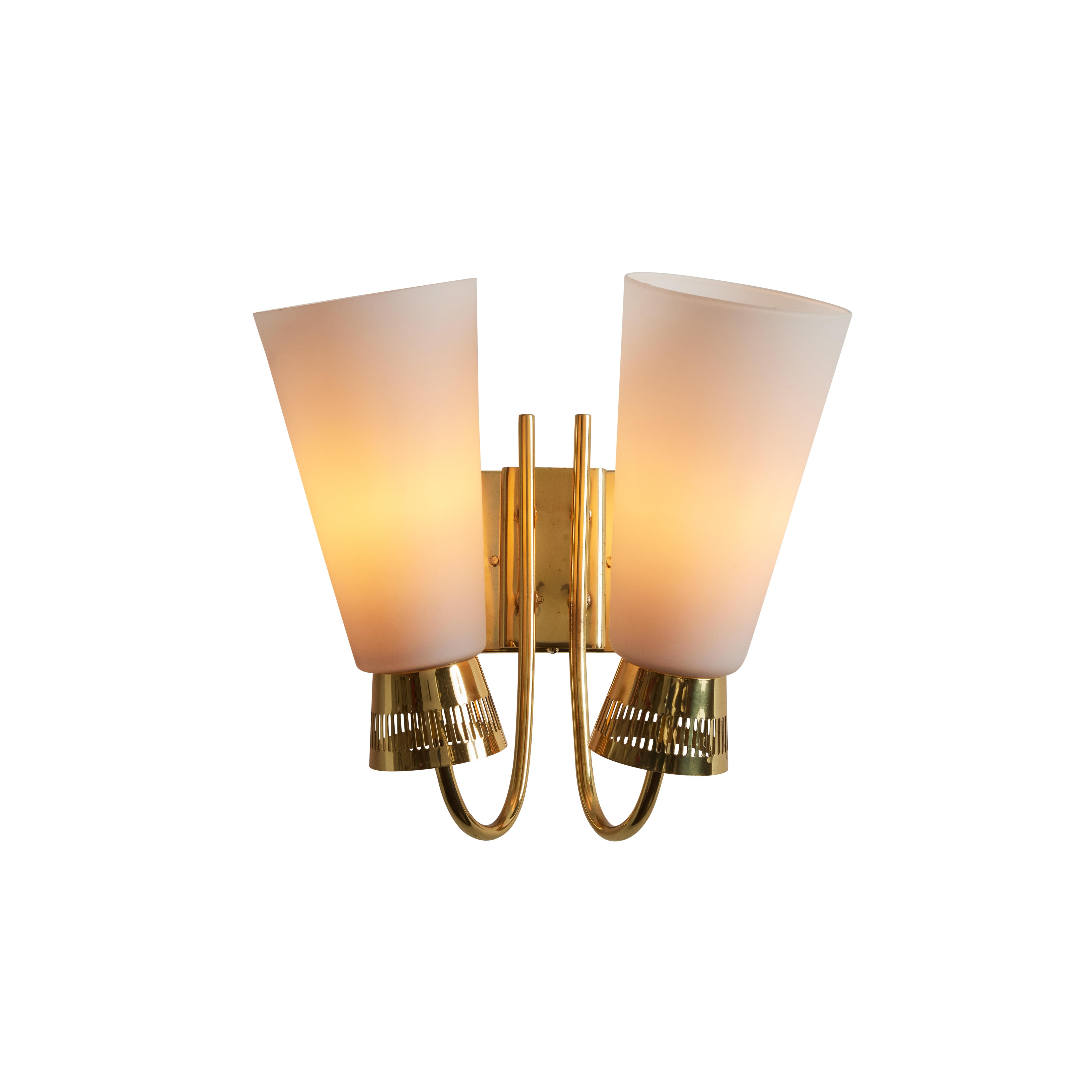 Pair of 1950s Mauri Almari Model #EY60 Brass & Glass Double Sconces for Itsu For Sale 9