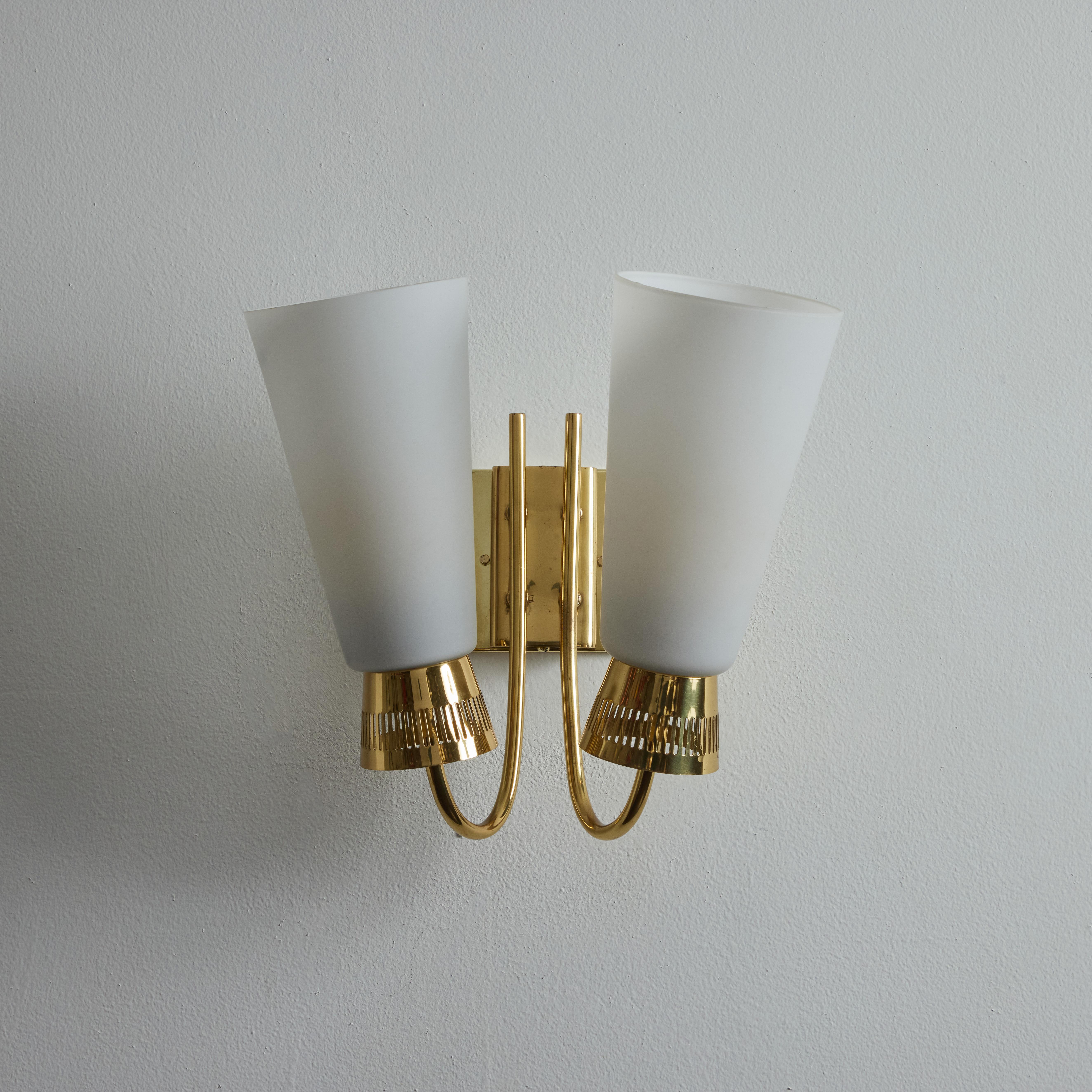 Mid-20th Century Pair of 1950s Mauri Almari Model #EY60 Brass & Glass Double Sconces for Itsu For Sale