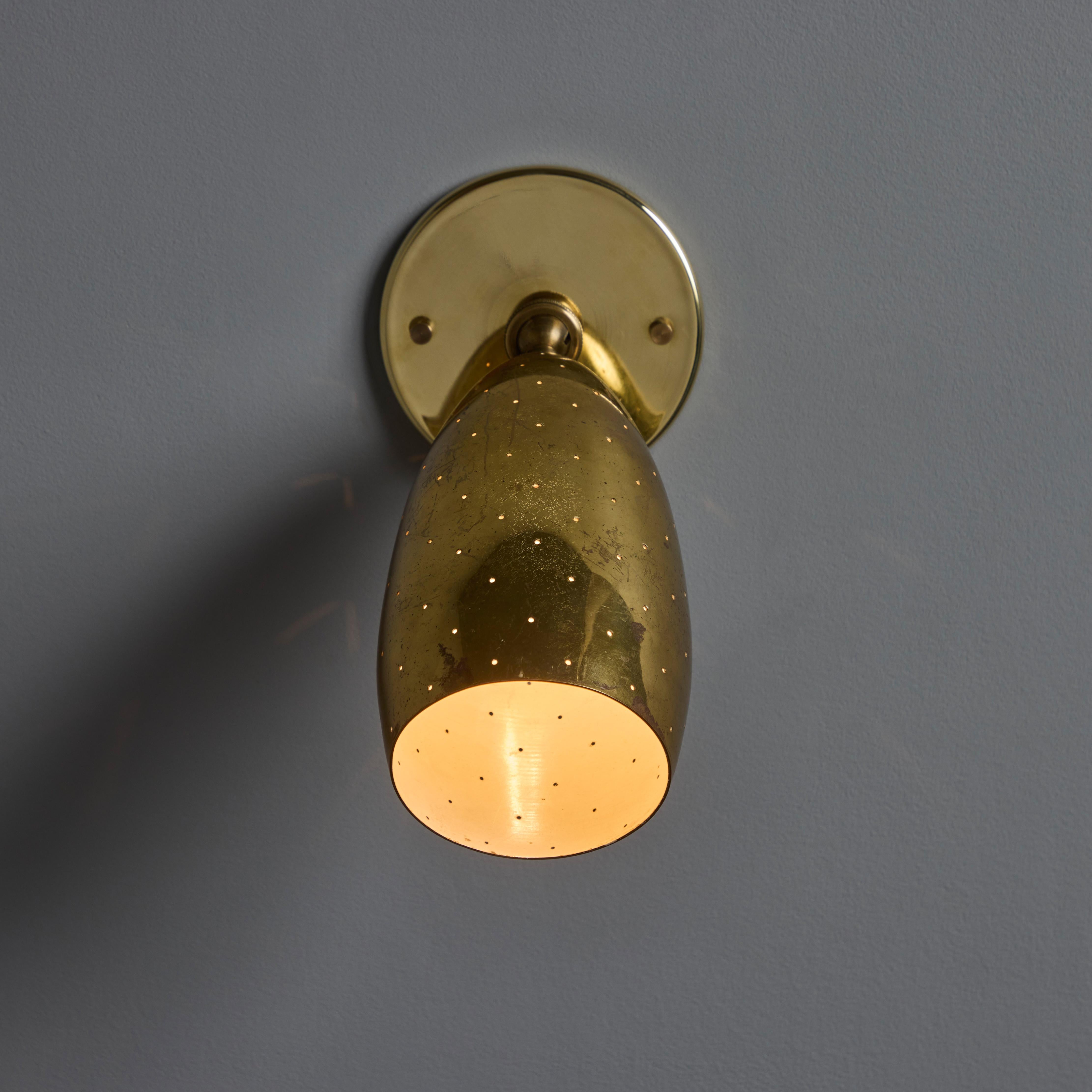Coppia di lampade in ottone traforato di Almari Mauri del 1950 per Itsu in vendita 6