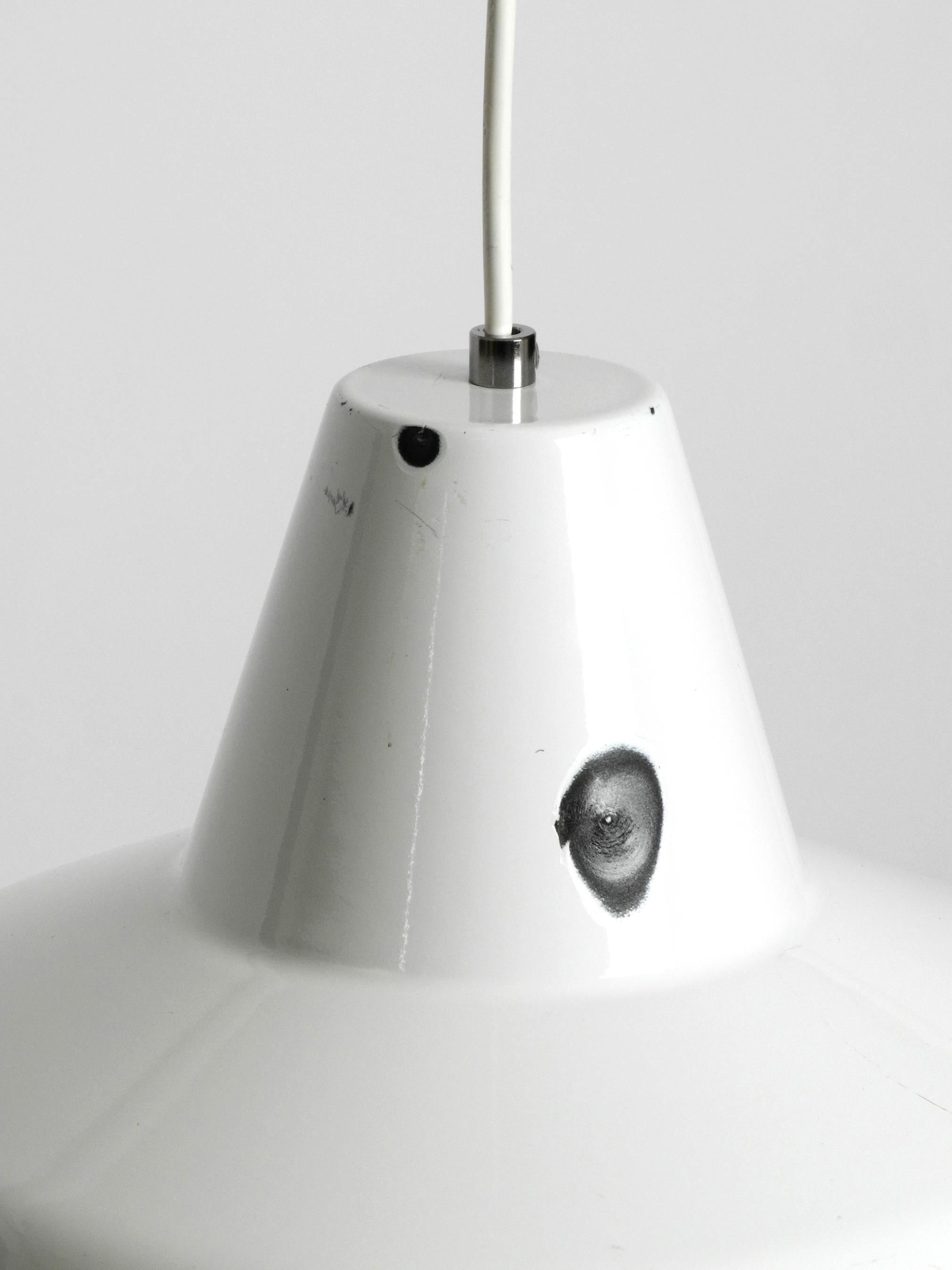 Coppia di lampade da soffitto in metallo smaltato degli anni '50 di Axel Poulsen per Louis Poulsen in vendita 6