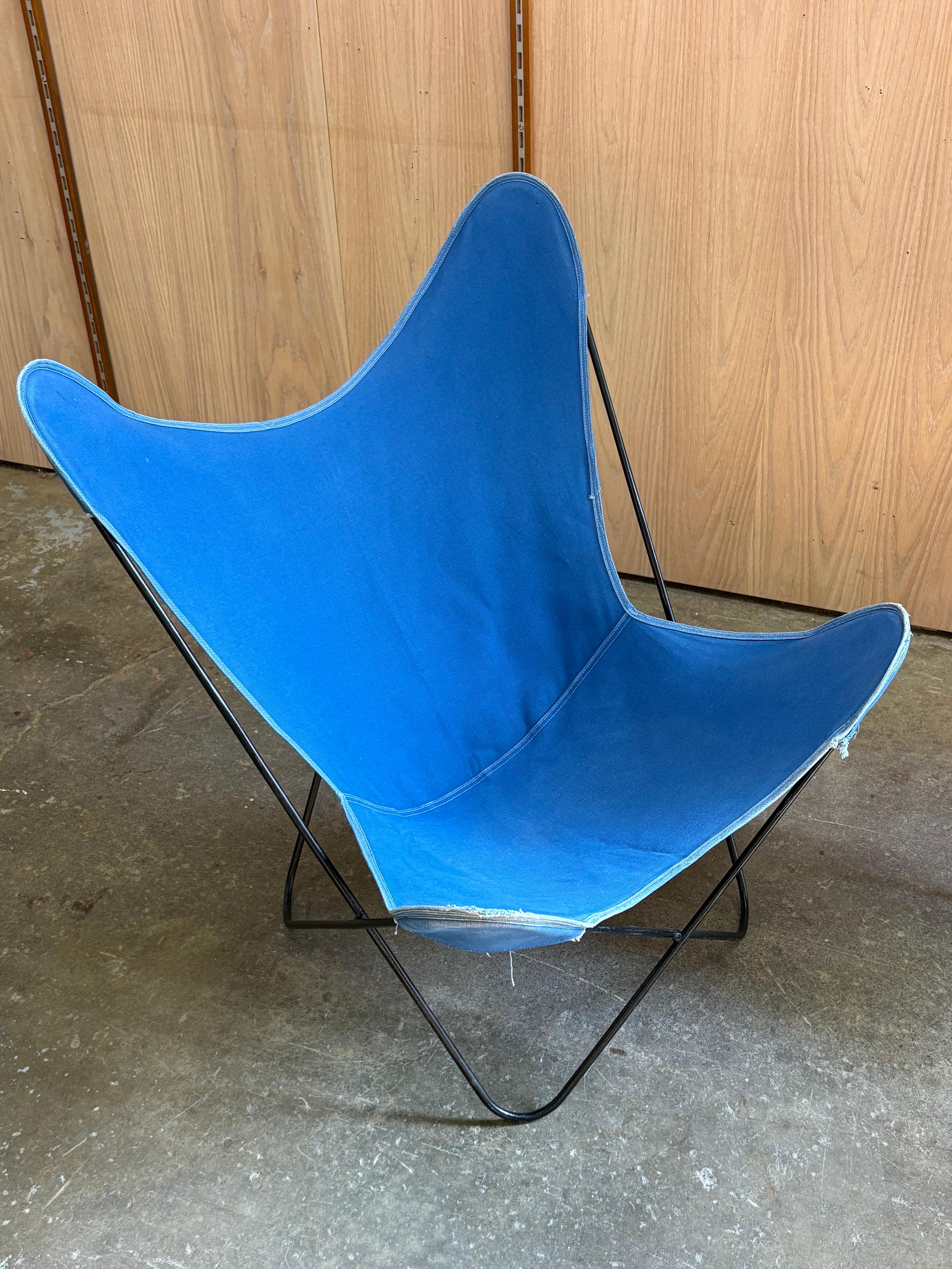 Mid-Century moderno Coppia di poltrone a farfalla della metà degli anni '50 in vendita