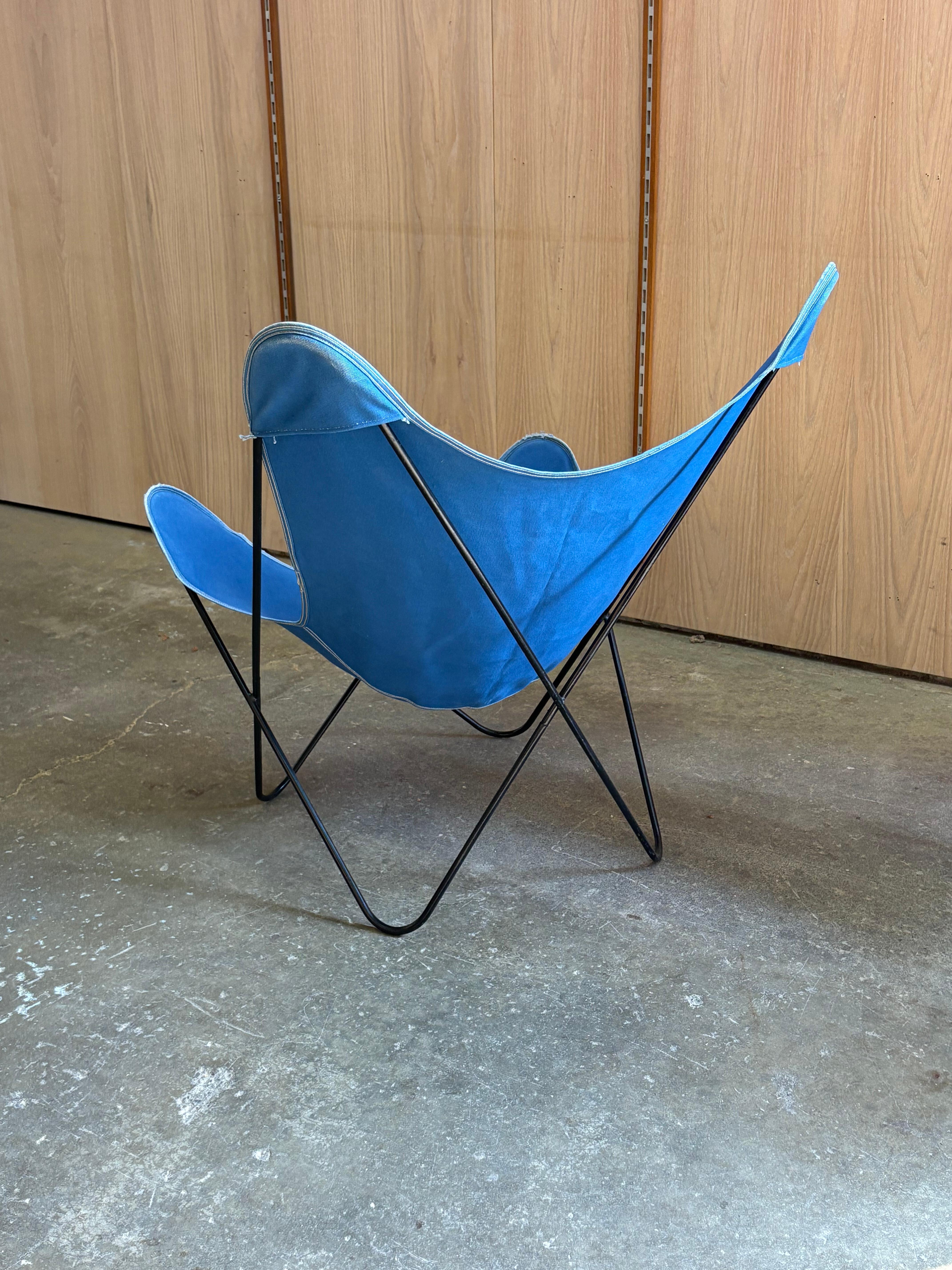 Coppia di poltrone a farfalla della metà degli anni '50 in vendita 1