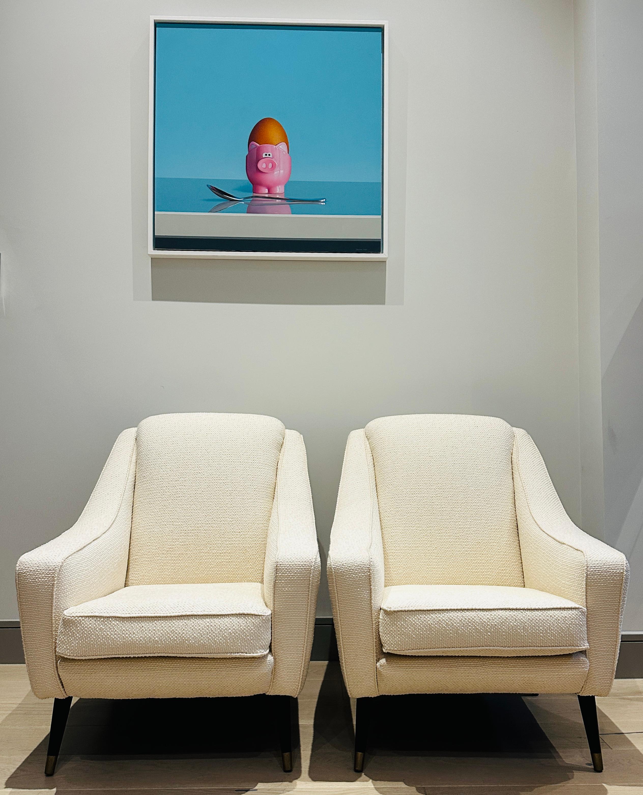 Mid-Century Modern Paire de fauteuils de salon en bouclette crème du milieu du siècle dernier sur pieds évasés en vente