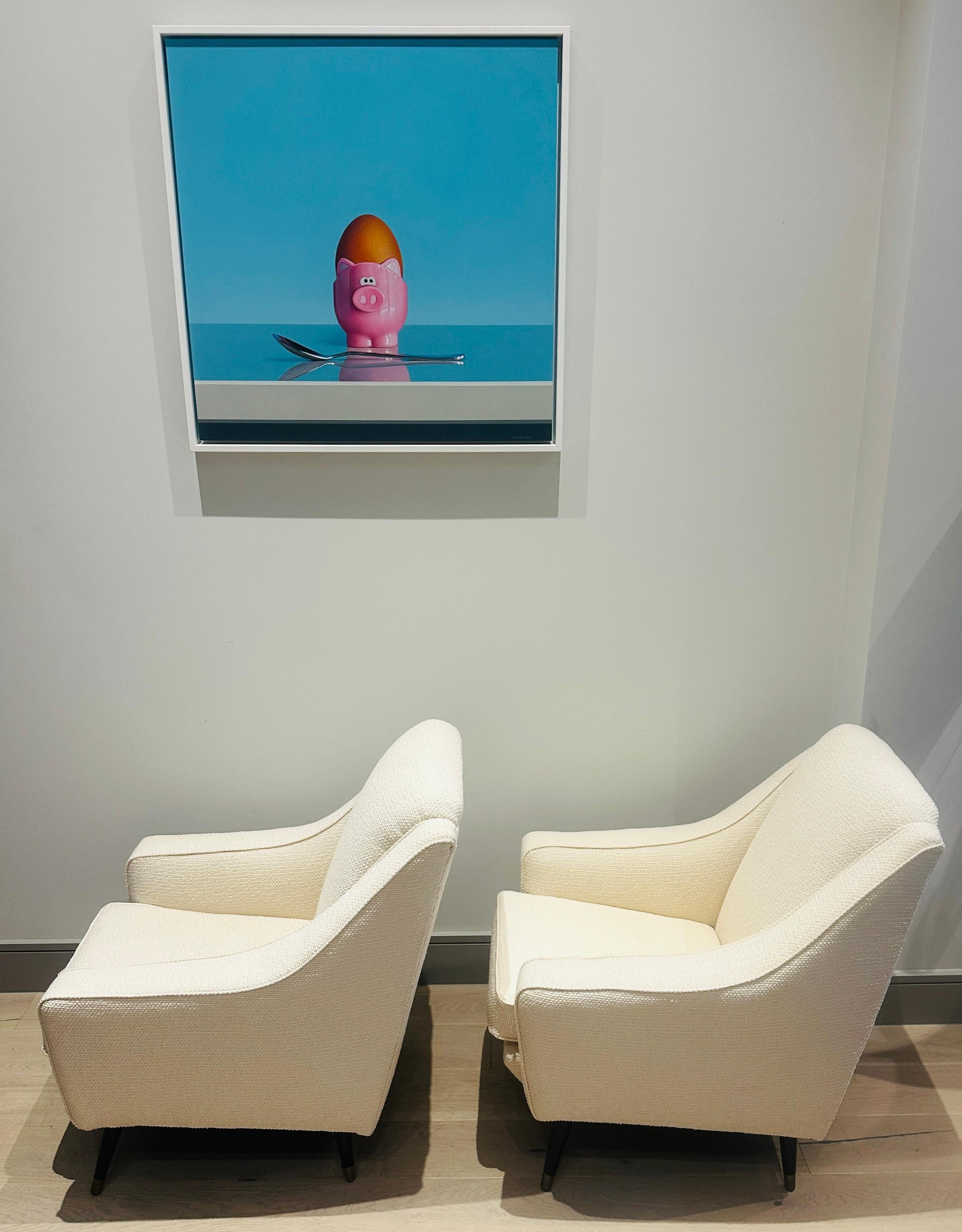 Paire de fauteuils de salon en bouclette crème du milieu du siècle dernier sur pieds évasés Bon état - En vente à London, England