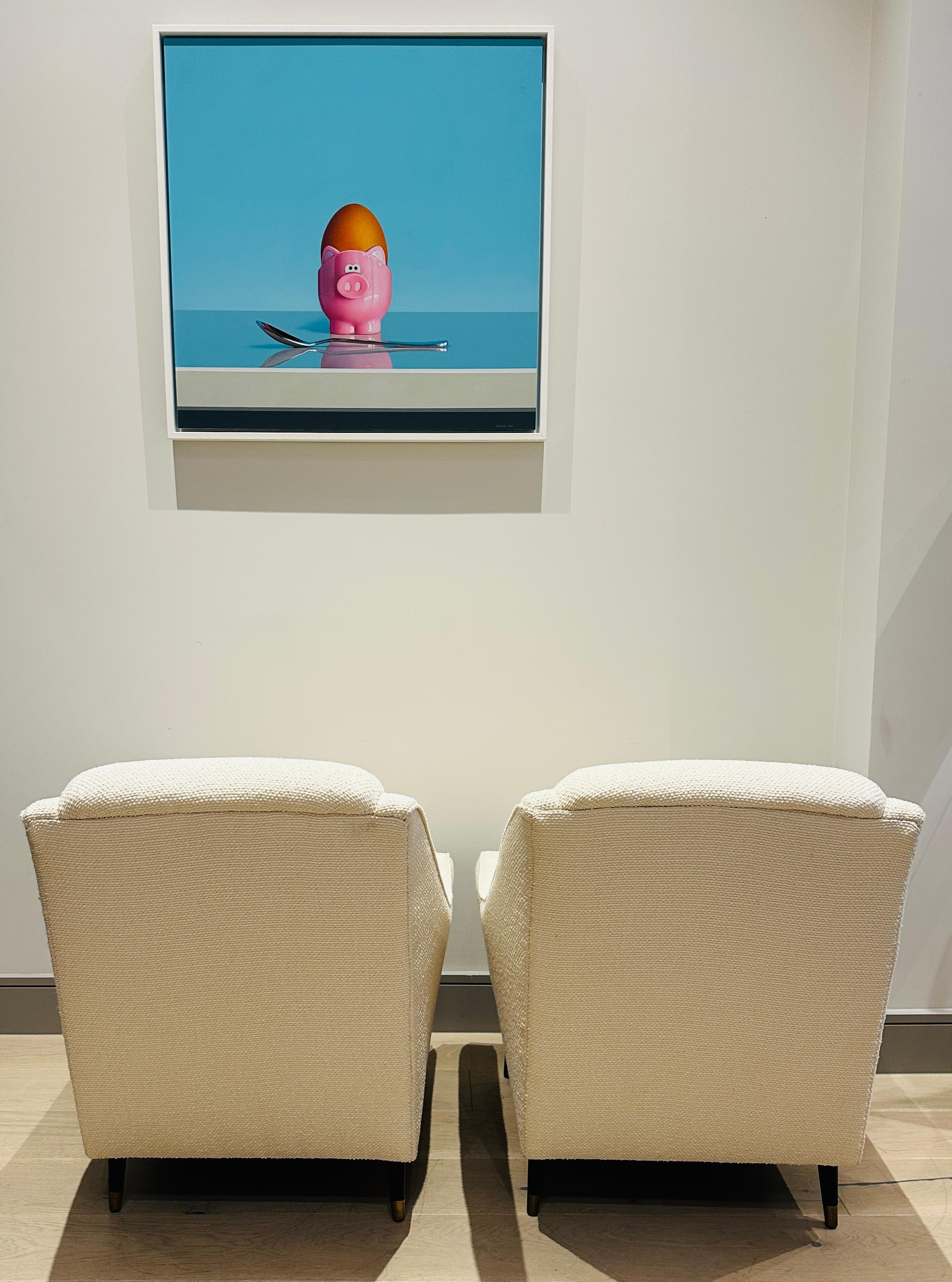 Laiton Paire de fauteuils de salon en bouclette crème du milieu du siècle dernier sur pieds évasés en vente