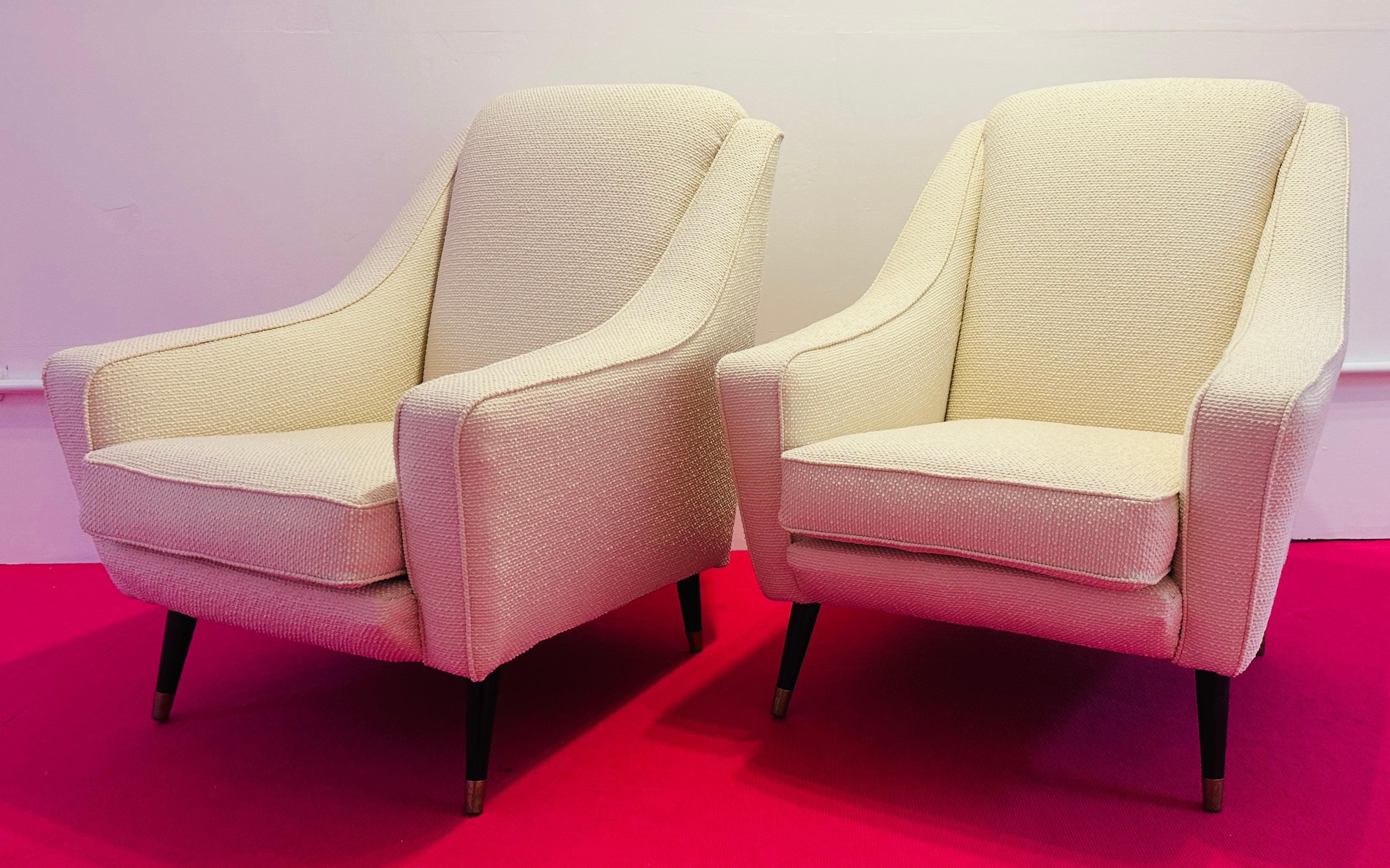Paar 1950er Jahre Mid Century Französisch Creme Boucle Lounge Sessel auf gespreizten Beinen im Angebot 3