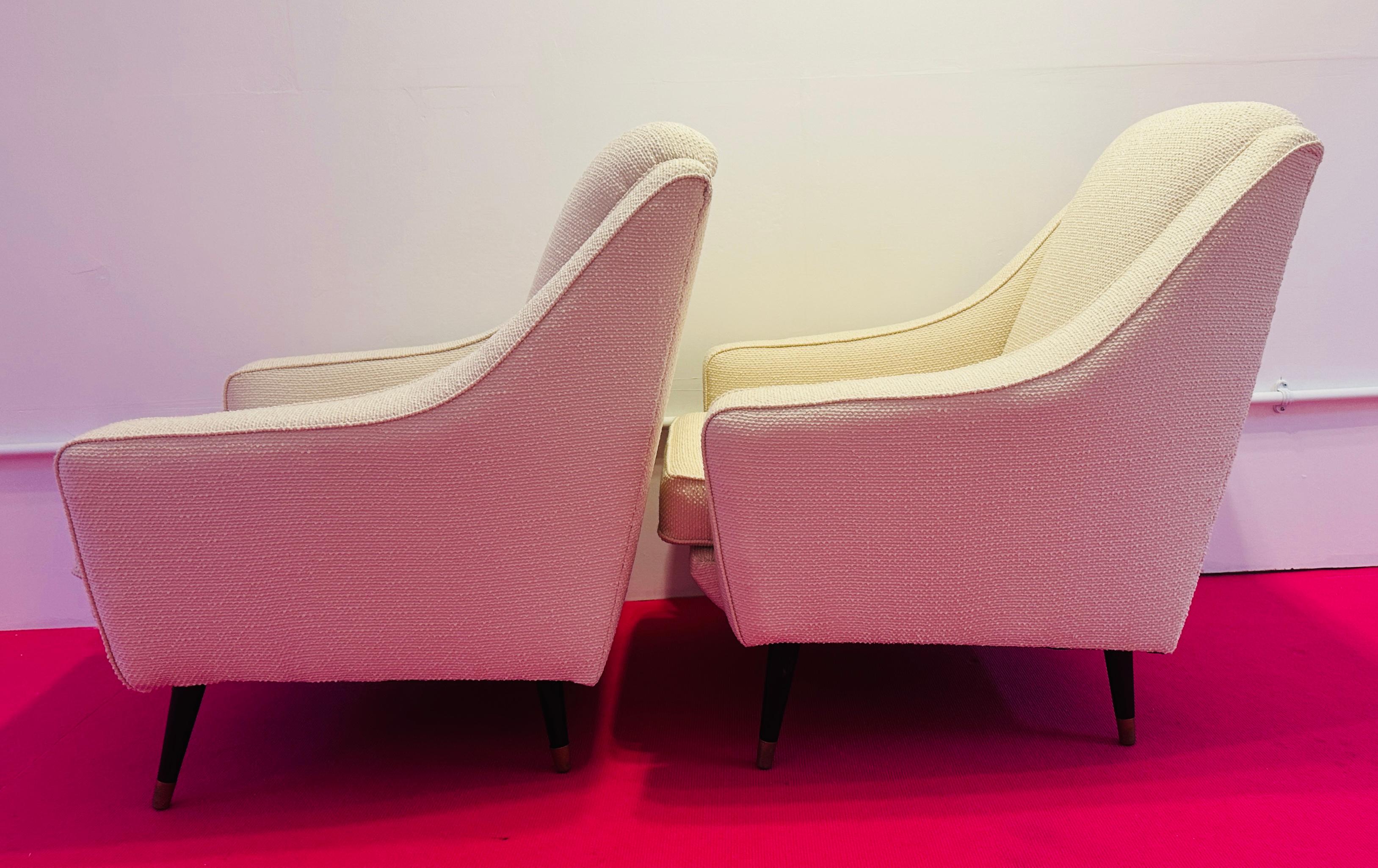 Paar 1950er Jahre Mid Century Französisch Creme Boucle Lounge Sessel auf gespreizten Beinen im Angebot 7