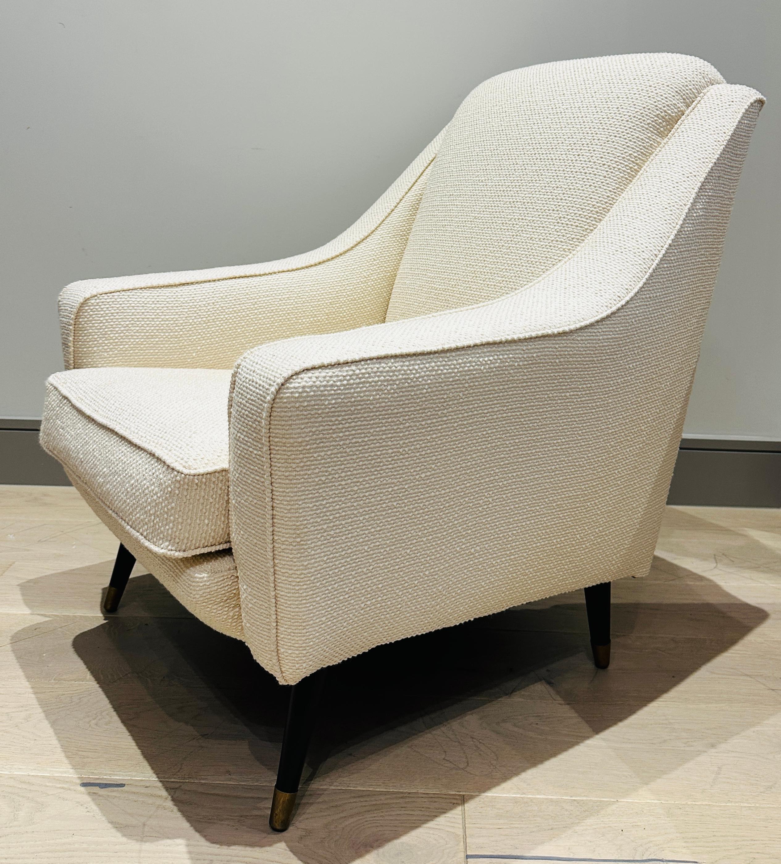 Paire de fauteuils de salon en bouclette crème du milieu du siècle dernier sur pieds évasés en vente 5