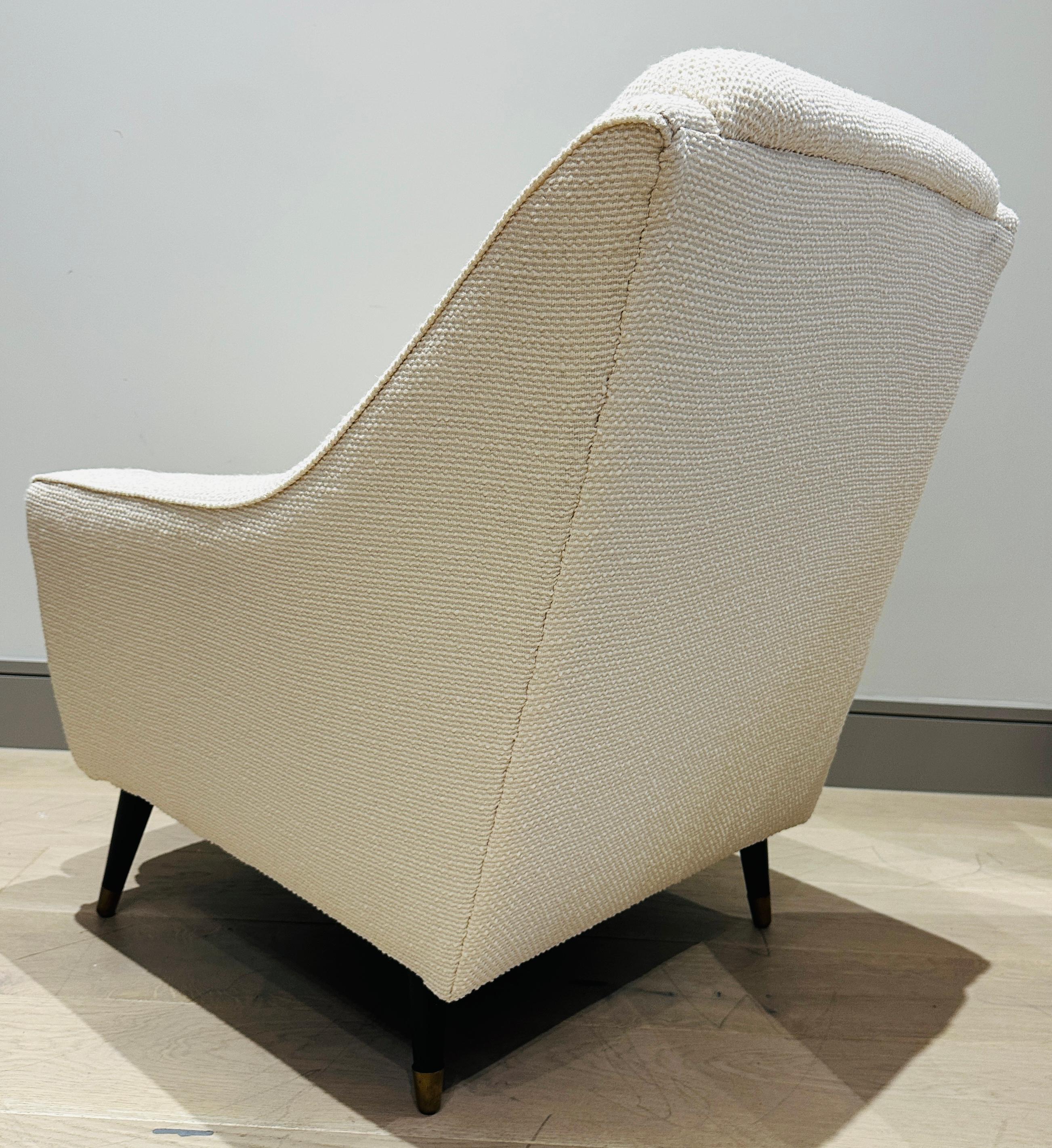 Paire de fauteuils de salon en bouclette crème du milieu du siècle dernier sur pieds évasés en vente 7