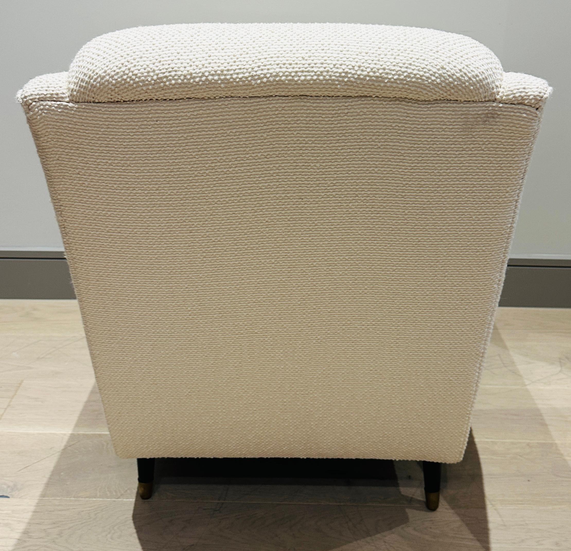 Paire de fauteuils de salon en bouclette crème du milieu du siècle dernier sur pieds évasés en vente 10