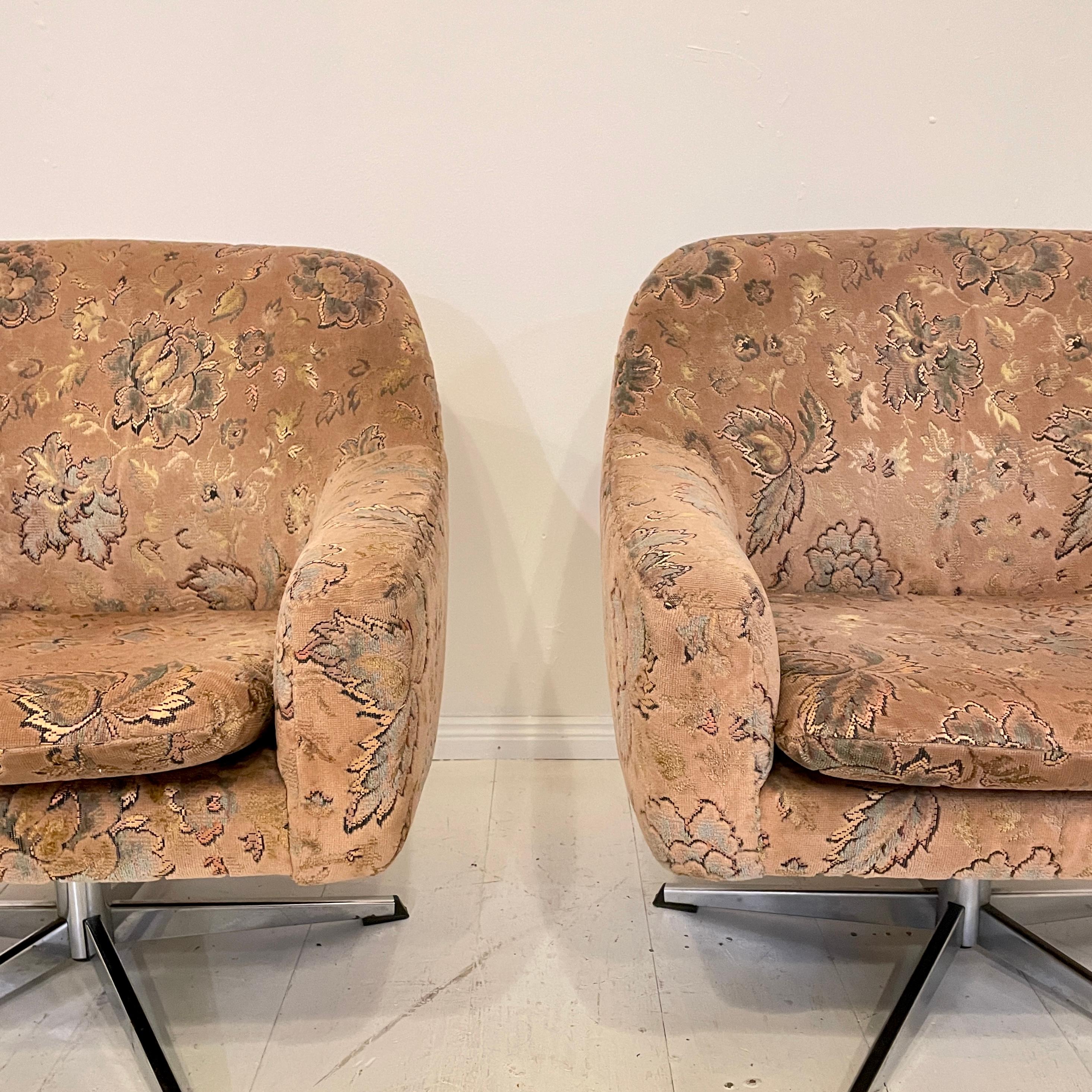 Pair of 1950s Mid Century German Swivel Cocktail Chairs in Flower Velvet Fabric  12