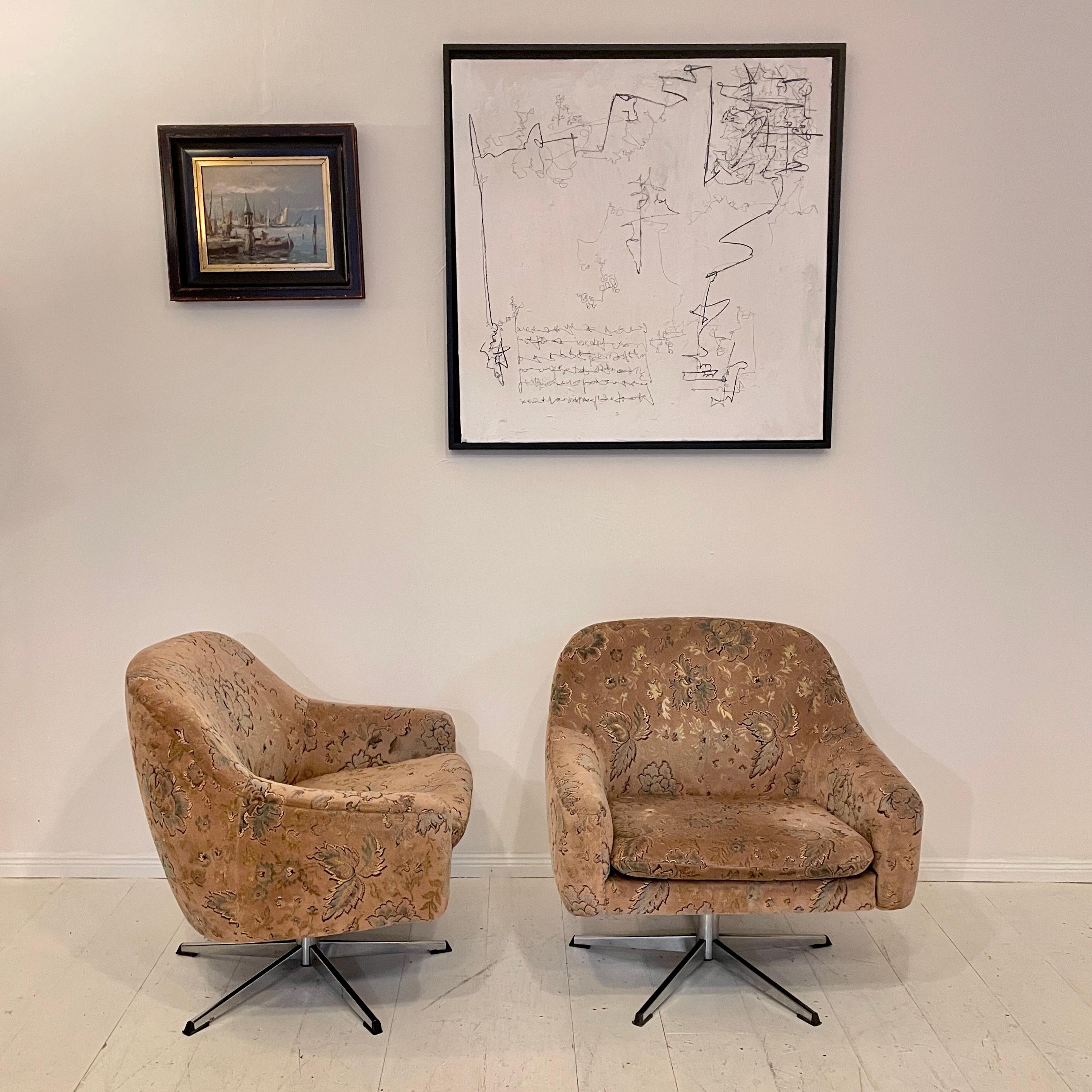 Mid-20th Century Pair of 1950s Mid Century German Swivel Cocktail Chairs in Flower Velvet Fabric 