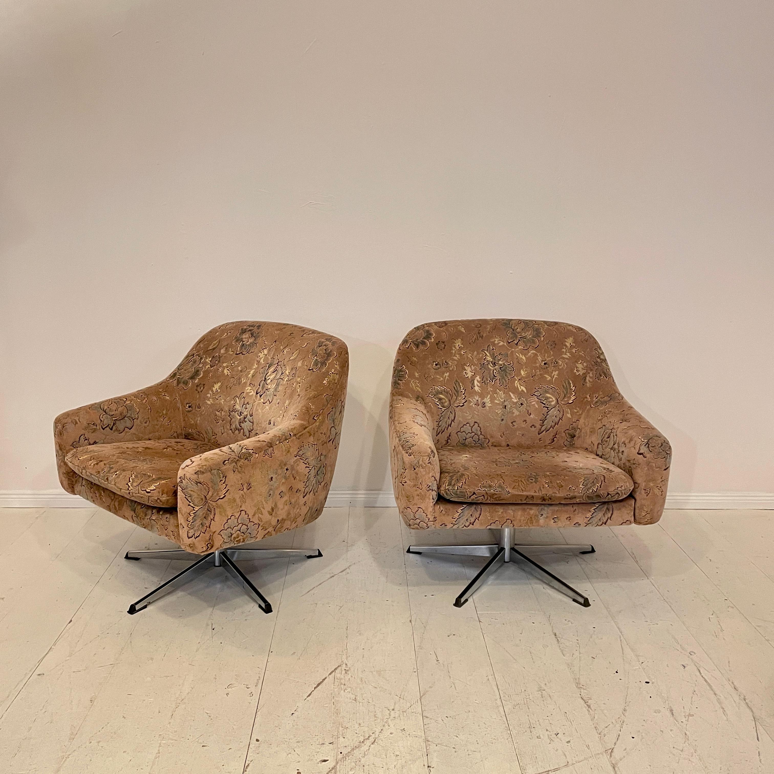 Pair of 1950s Mid Century German Swivel Cocktail Chairs in Flower Velvet Fabric  1