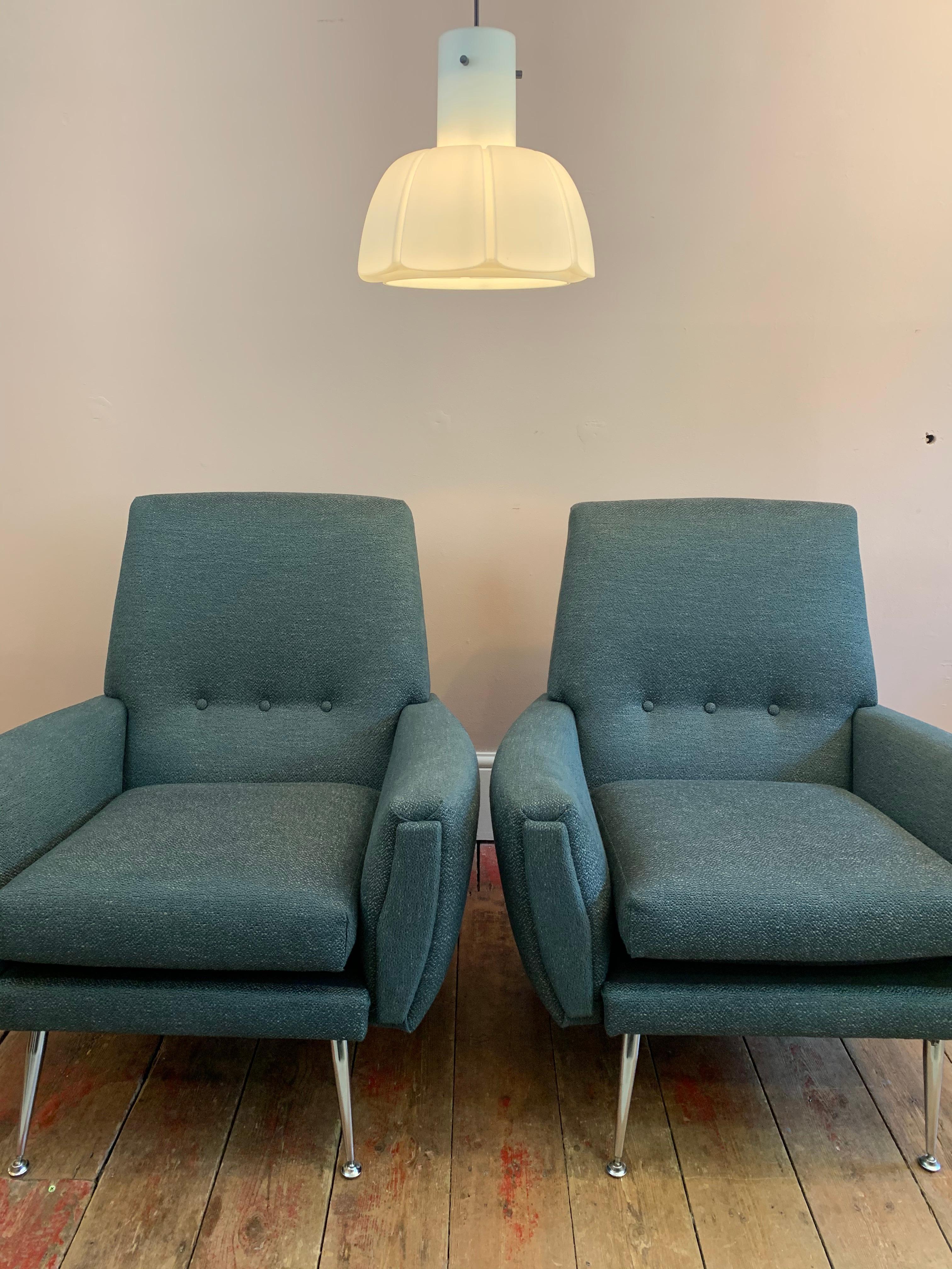 An elegant pair of newly restored and reupholstered 1950s Italian midcentury armchairs or lounge chairs with polished chrome, splayed, stilletto feet. 

The chairs have been completely re-foamed and reupholstered in Romo Group's Kirkby Fabrics