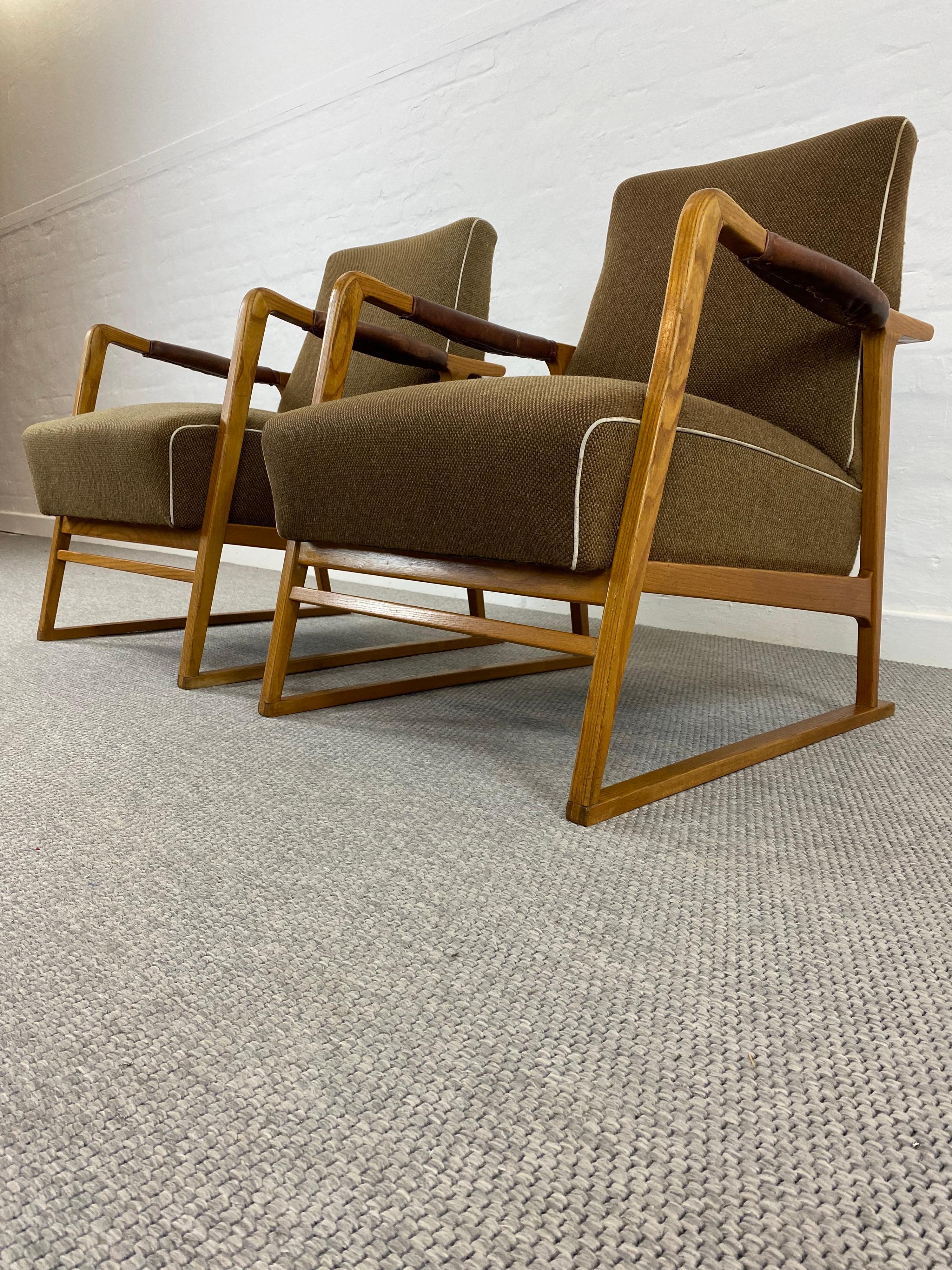 A very rare pair of midcentury WK arm-chairs with runners in solid Ash.
Designed in early 1950s for Deutsche Werkstätten these armchairs have an extraordinary shape with runners made for better stability and comfortable sliding over carpets for