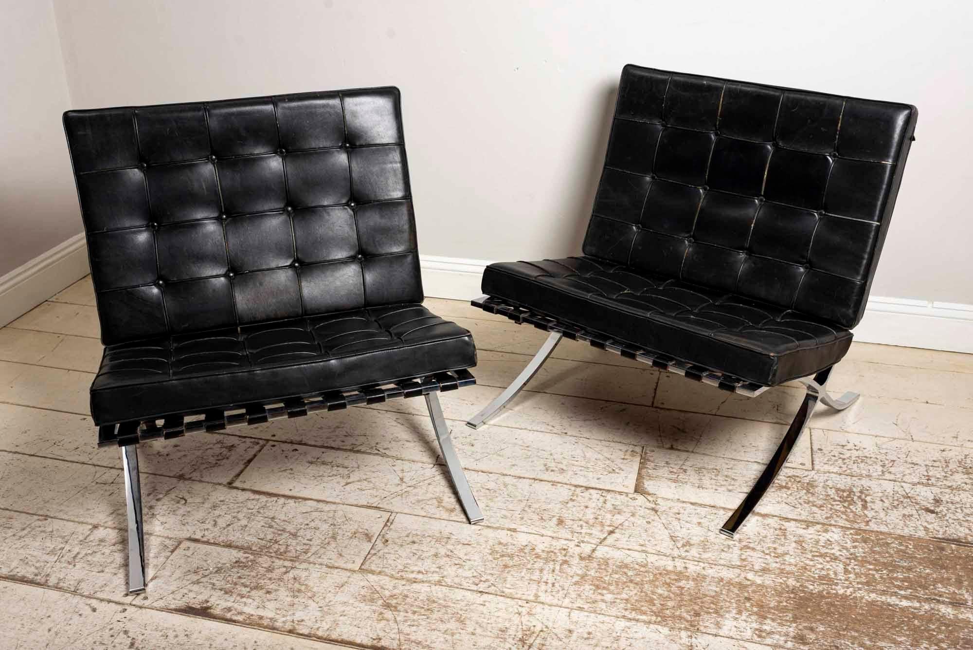 Mid-Century Modern Pair of 1950s Mies van der Rohe Chrome and Black Leather Barcelona Chairs