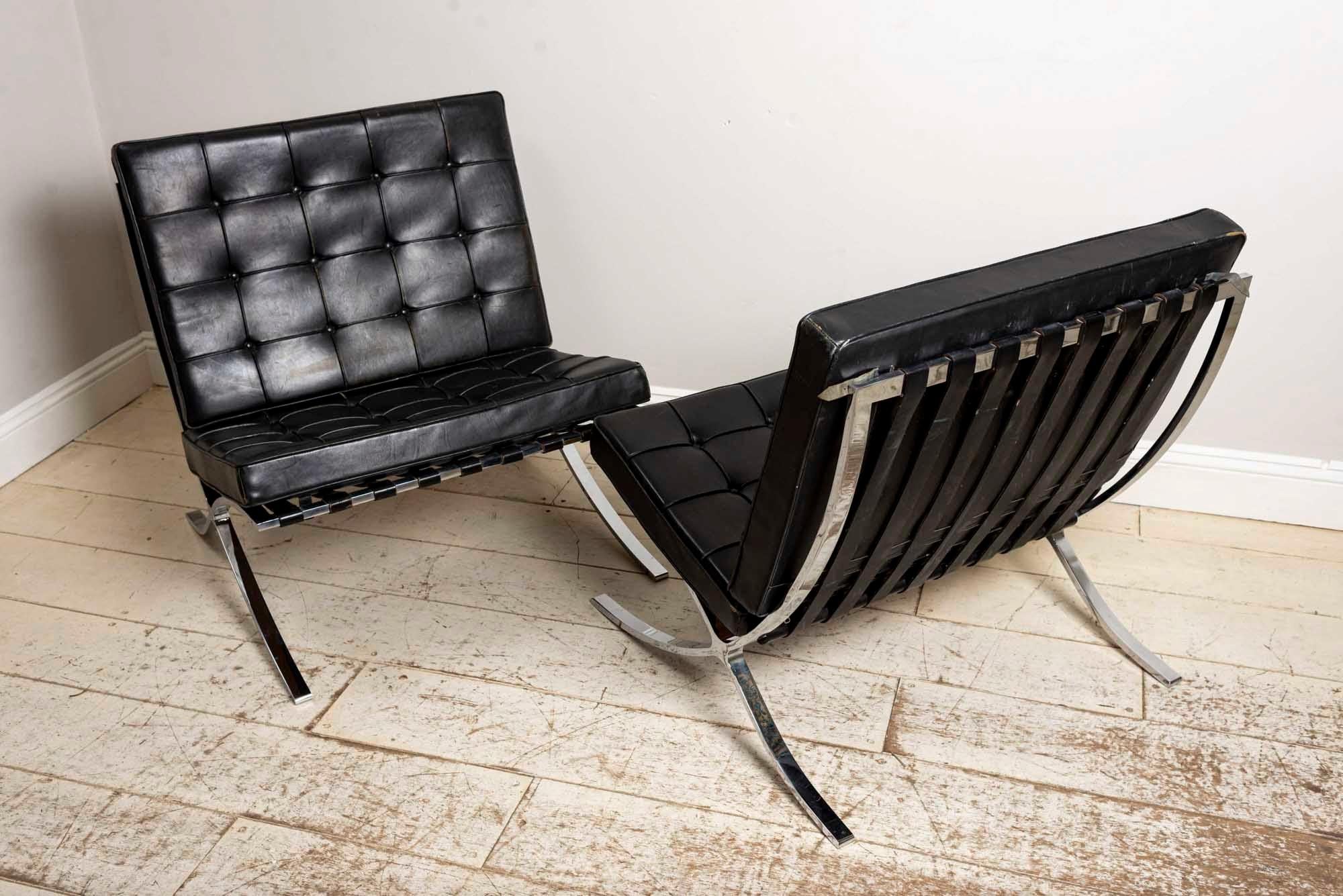 Pair of 1950s Mies van der Rohe Chrome and Black Leather Barcelona Chairs In Good Condition In London, GB