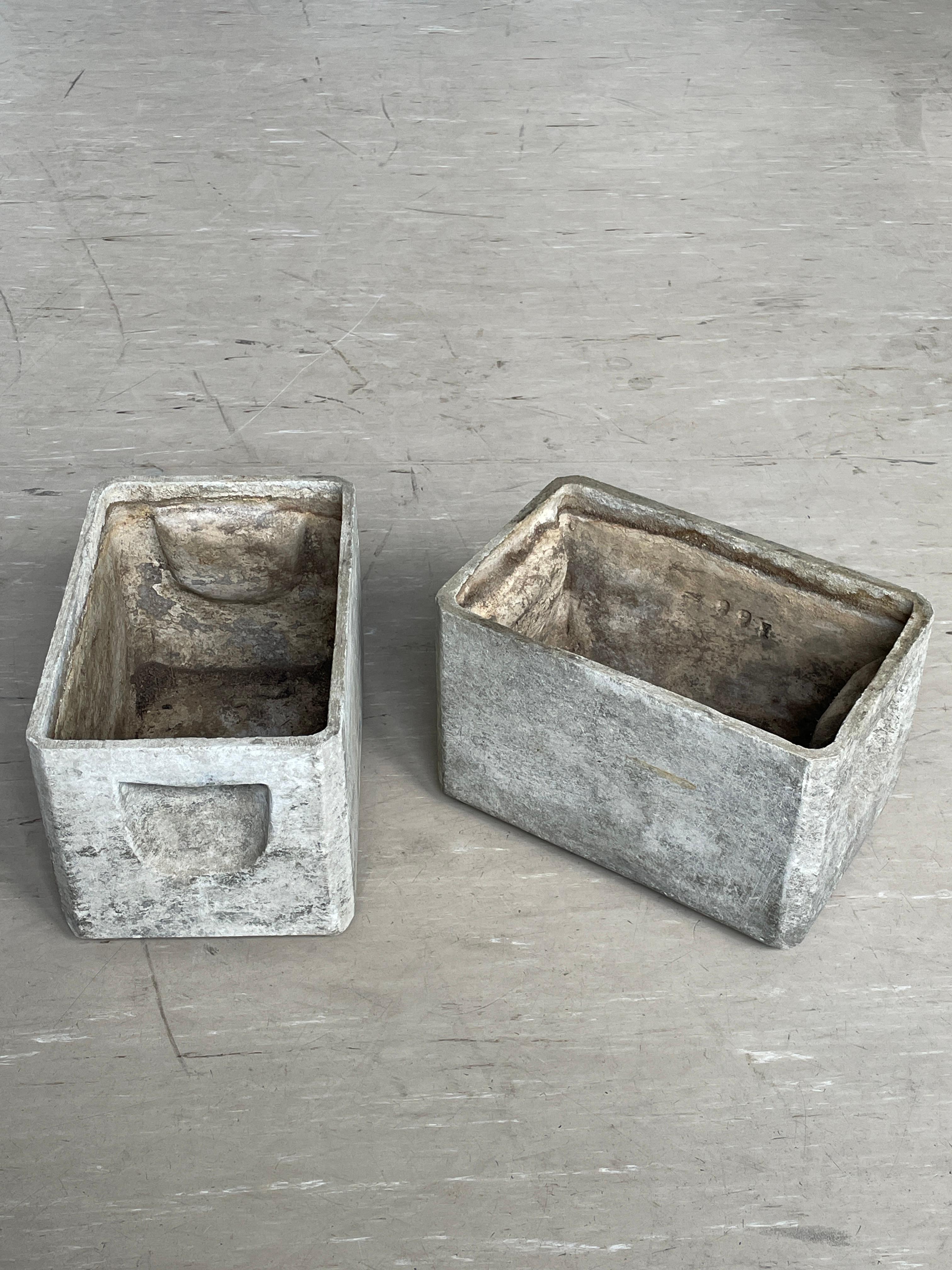 Pair of minimalist concrete plant trough's by prominent Swiss designer, Willy Guhl. Made in Switzerland ca. 1950 - 1960. Produced by Eternit AG, Switzerland. Solid concrete with drainage holes. With original recessed handles.
In original condition