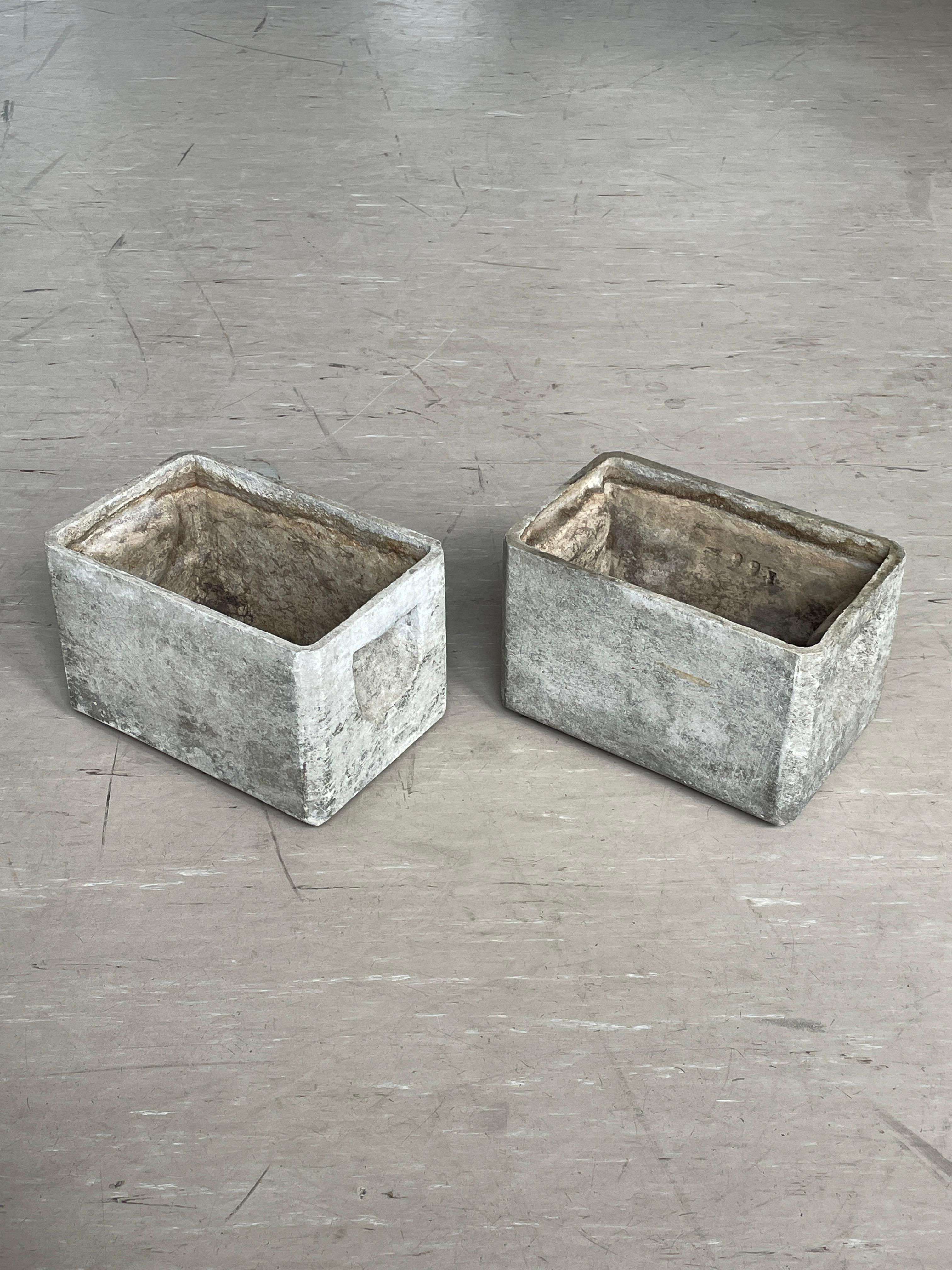 Pair of 1950's minimalist planters by Swiss designer, Willy Guhl for Eternit AG In Good Condition In Bern, CH