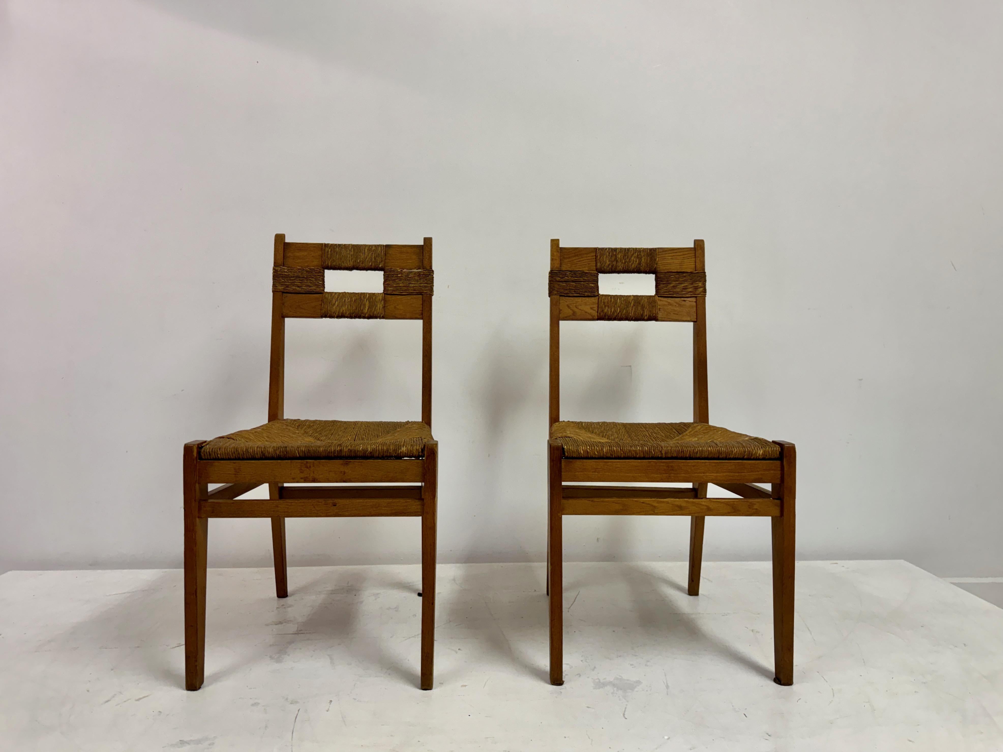 Paire de chaises d'appoint

Cadre en chêne

Siège de Rush

Hauteur d'assise 44cm

Années 1950/1960 Pays-Bas