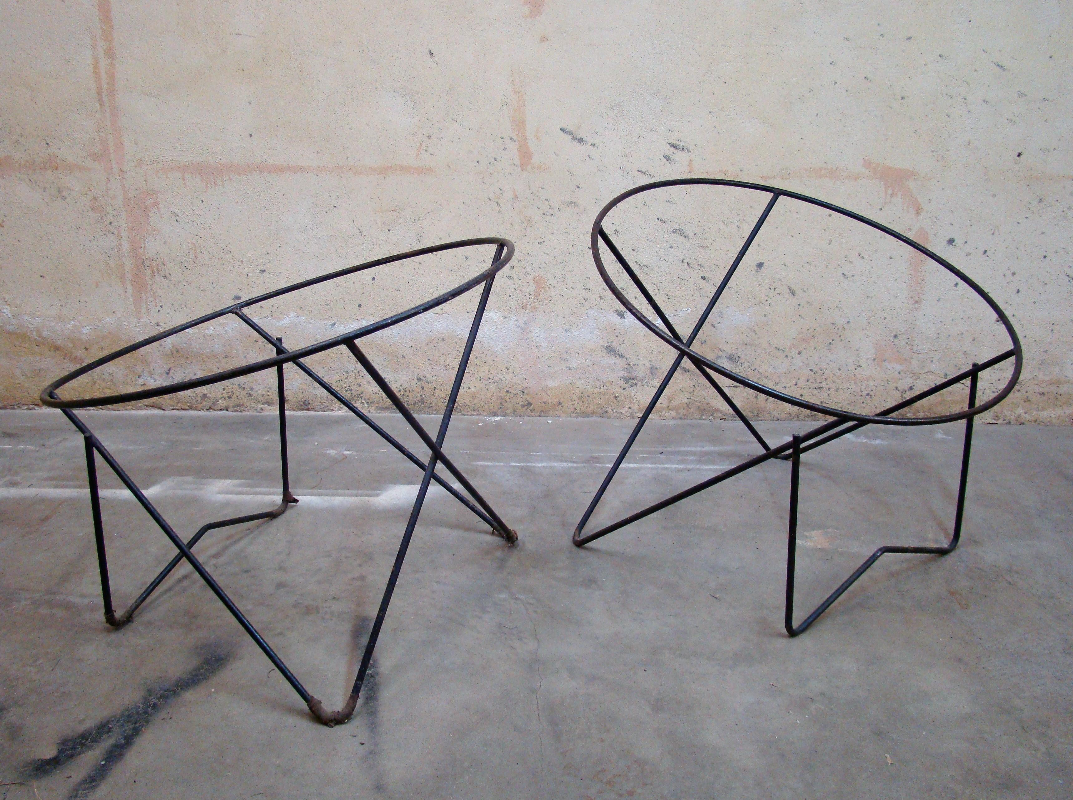American Pair of 1950s Outdoor Steel Hoop Poolside Lounge Chairs/ Paperclip Front Legs For Sale