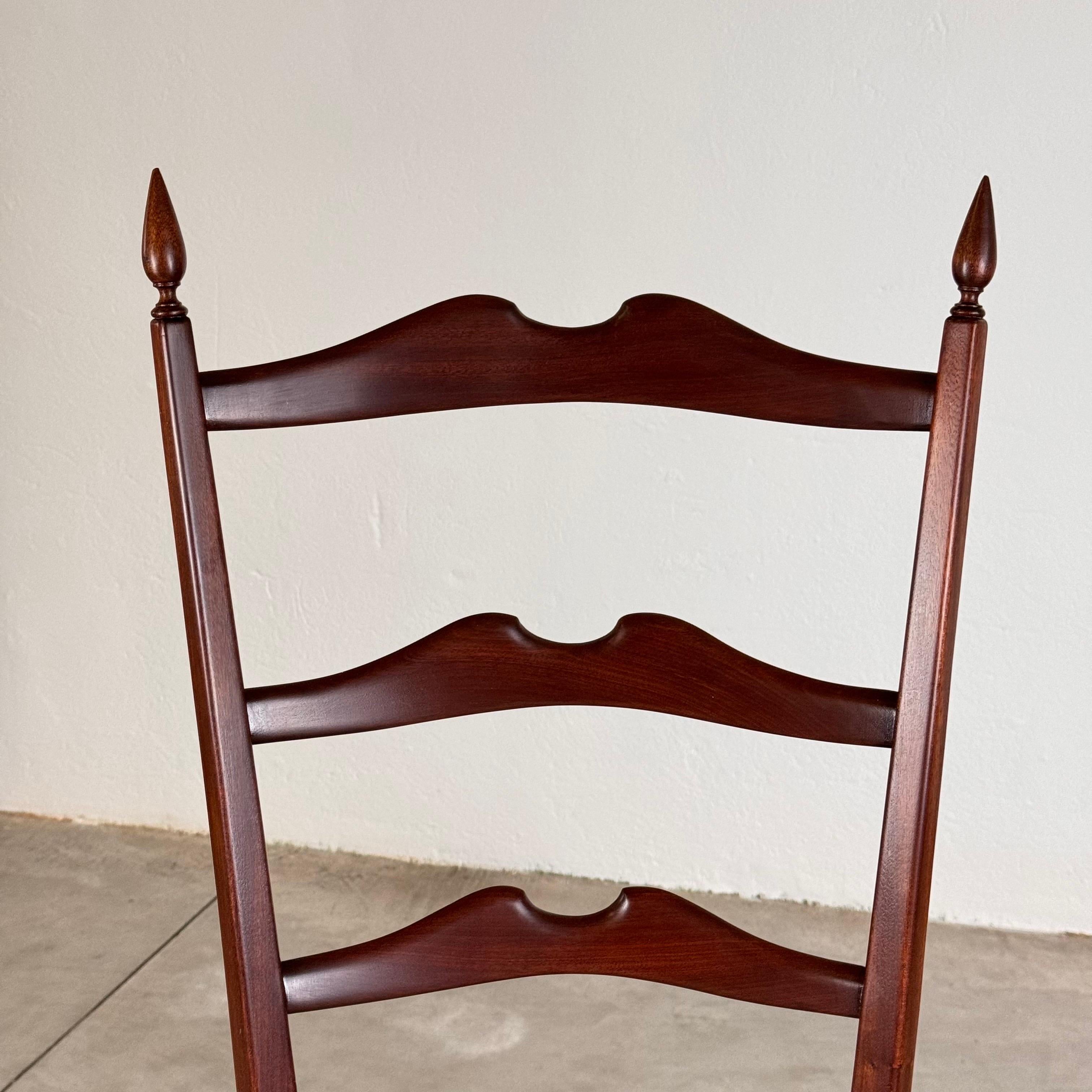 Pair of 1950s Paolo Buffa Chiavari Chairs in Ebonized Wood & White Bouclé For Sale 7