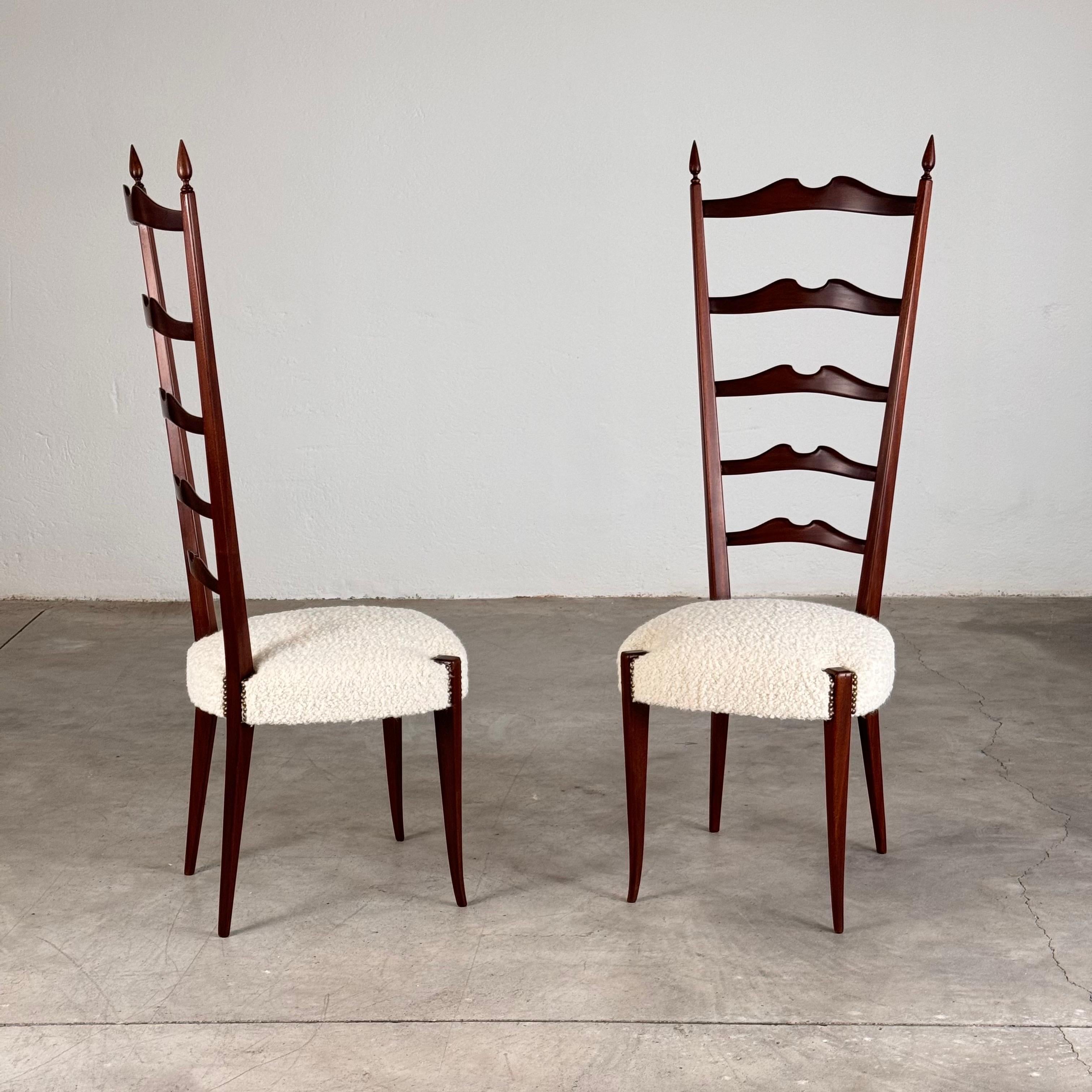 Pair of 1950s Paolo Buffa Chiavari Chairs in Ebonized Wood & White Bouclé For Sale 8