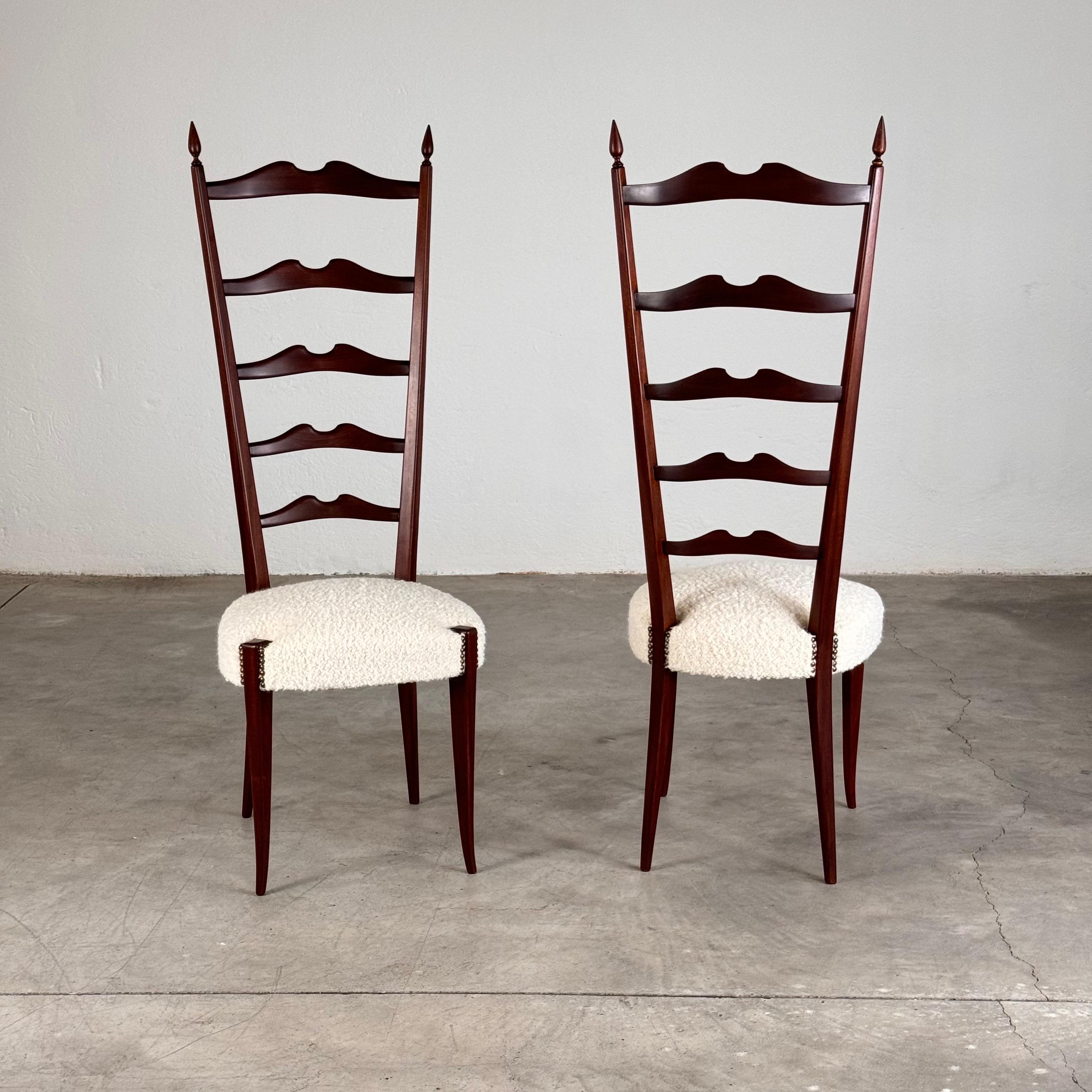 Pair of 1950s Paolo Buffa Chiavari Chairs in Ebonized Wood & White Bouclé For Sale 11