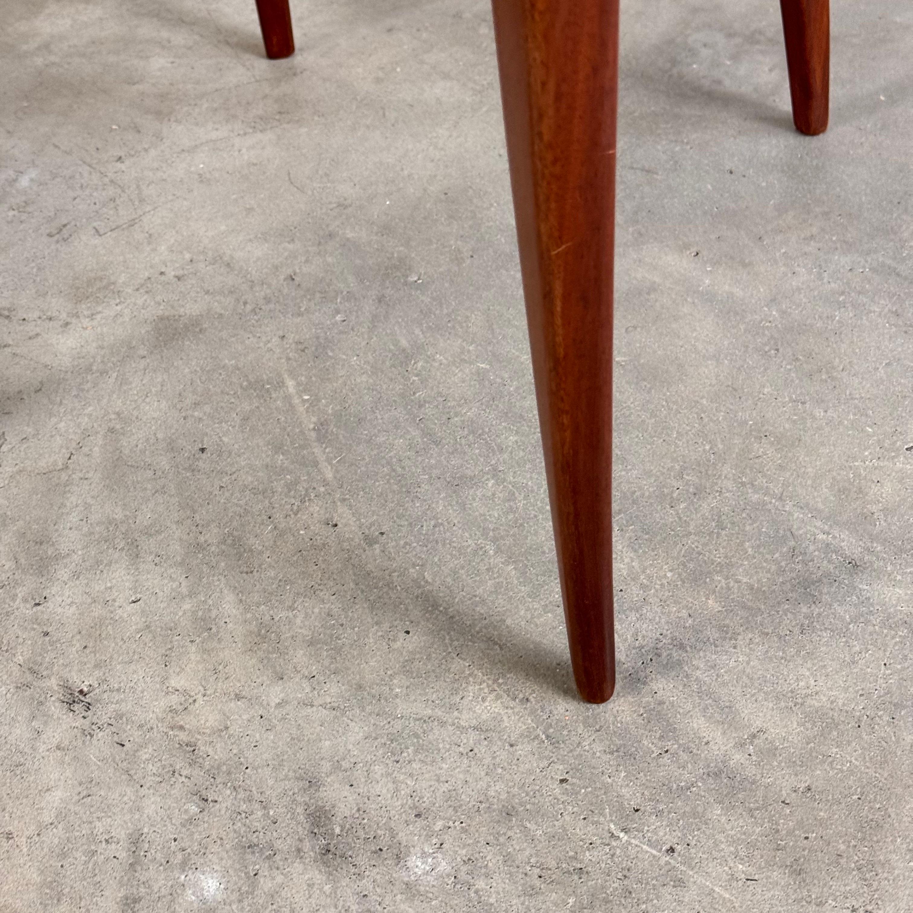 Pair of 1950s Paolo Buffa Chiavari Chairs in Ebonized Wood & White Bouclé For Sale 14