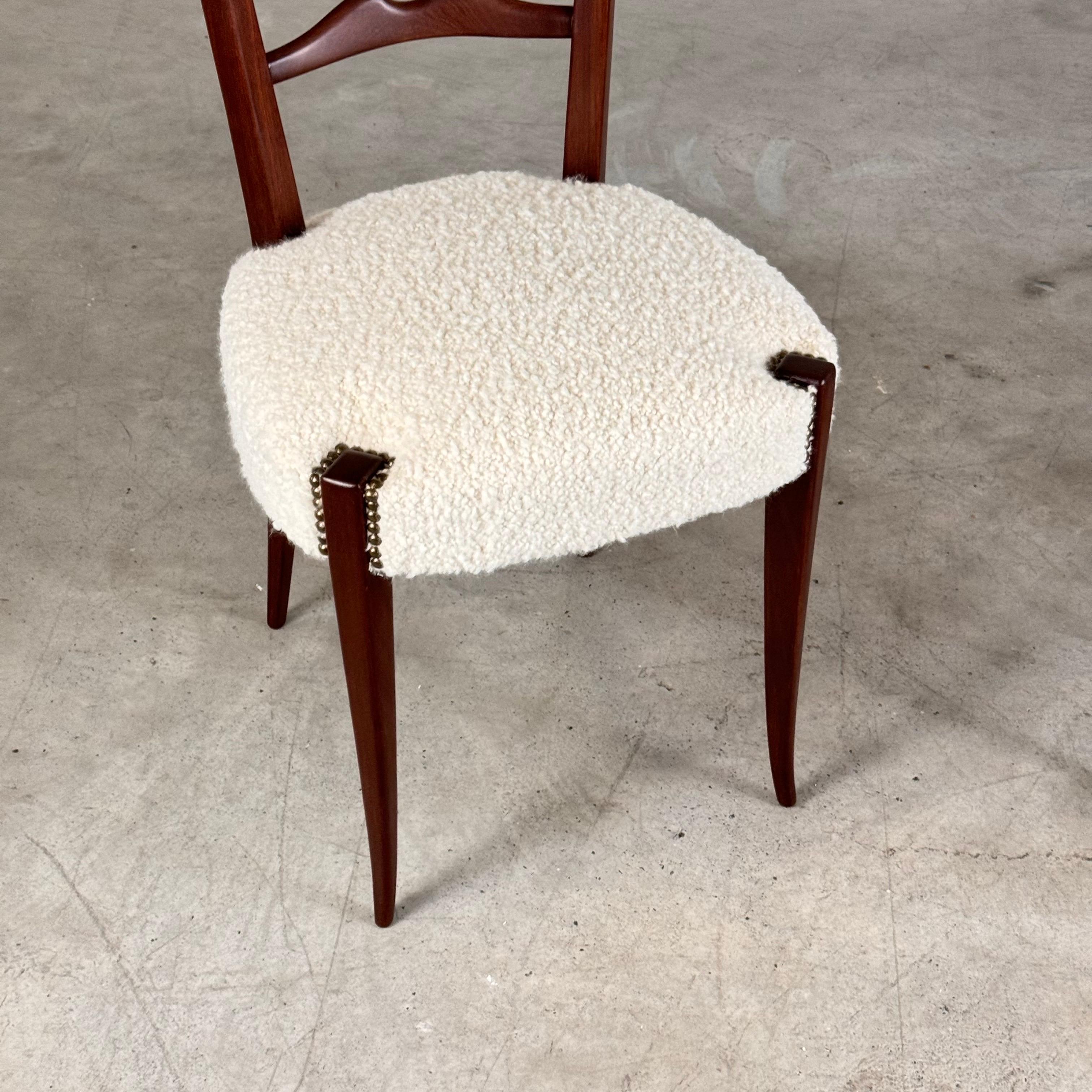 Italian Pair of 1950s Paolo Buffa Chiavari Chairs in Ebonized Wood & White Bouclé For Sale