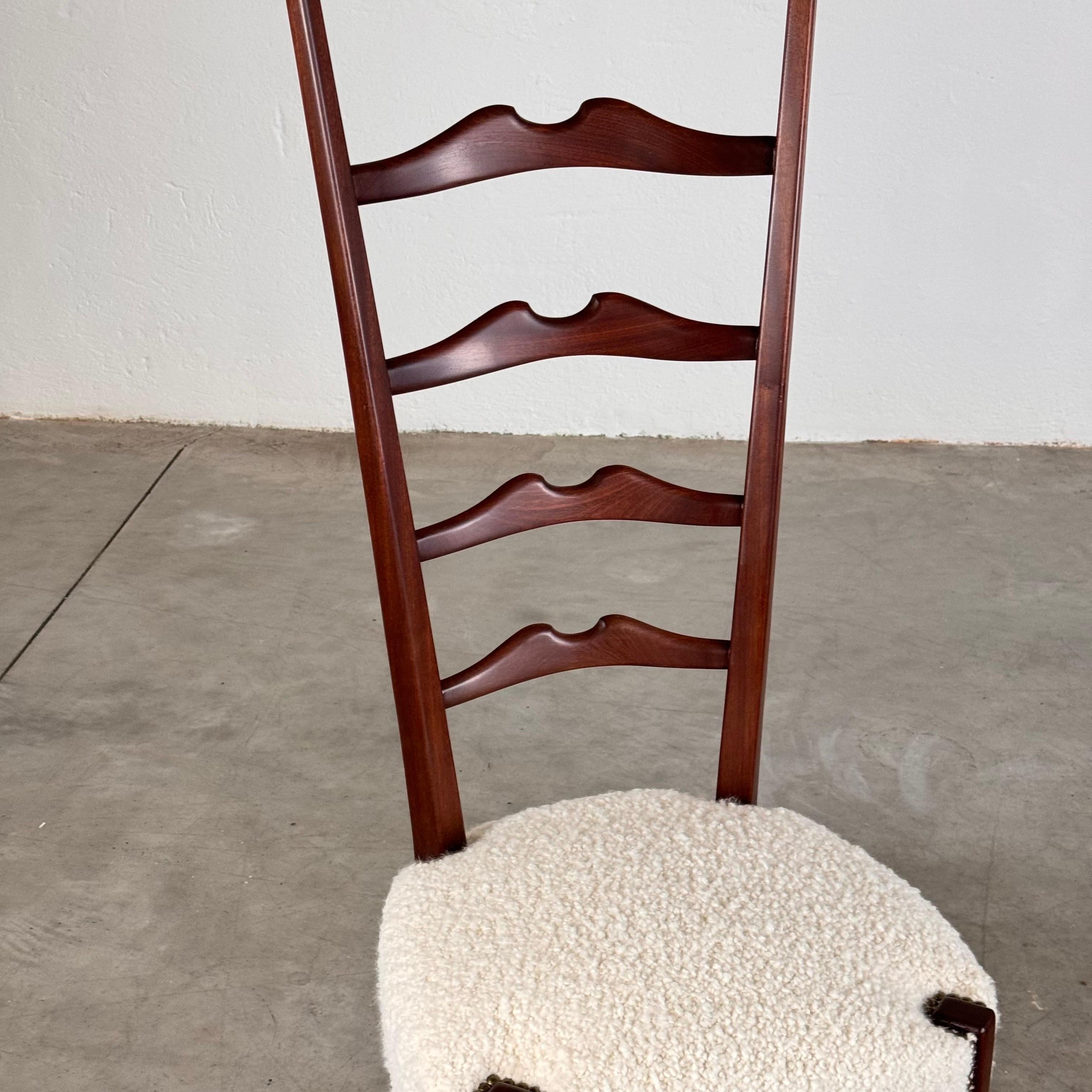 Pair of 1950s Paolo Buffa Chiavari Chairs in Ebonized Wood & White Bouclé In Good Condition For Sale In Bagnolo Mella, Brescia